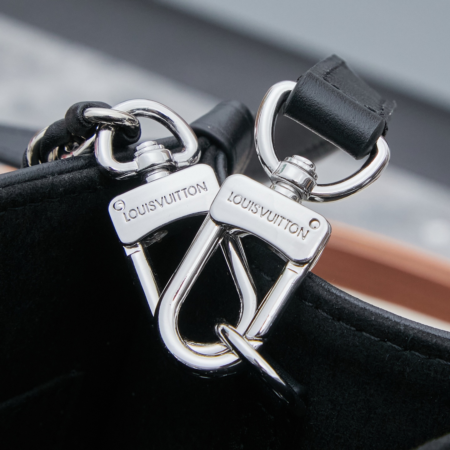 Louis Vuitton OnTheGo Small Handbag M14576 - Image 6