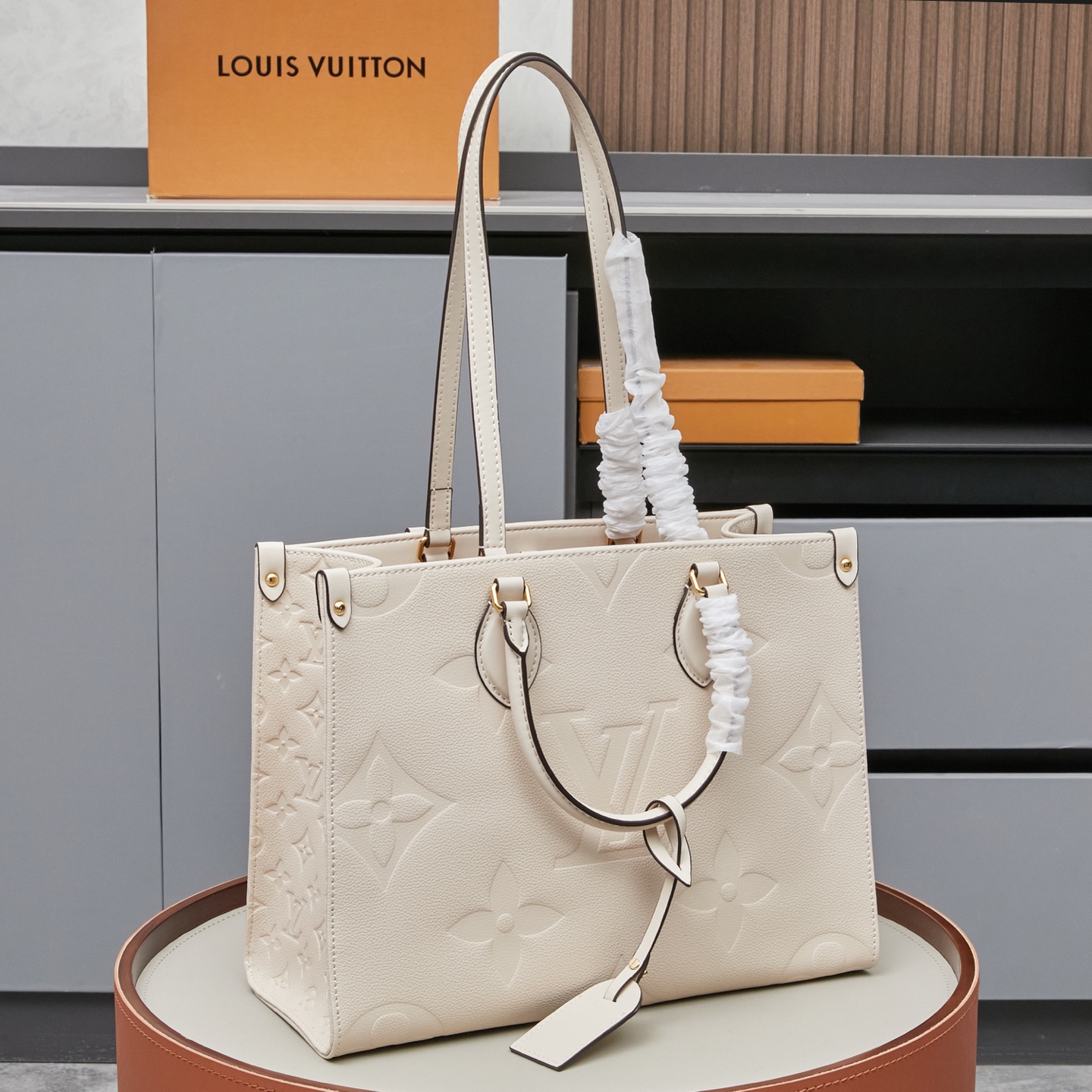 Louis Vuitton OnTheGo MM Monogram Empreinte Leather Tote Bag M45494 - Image 6