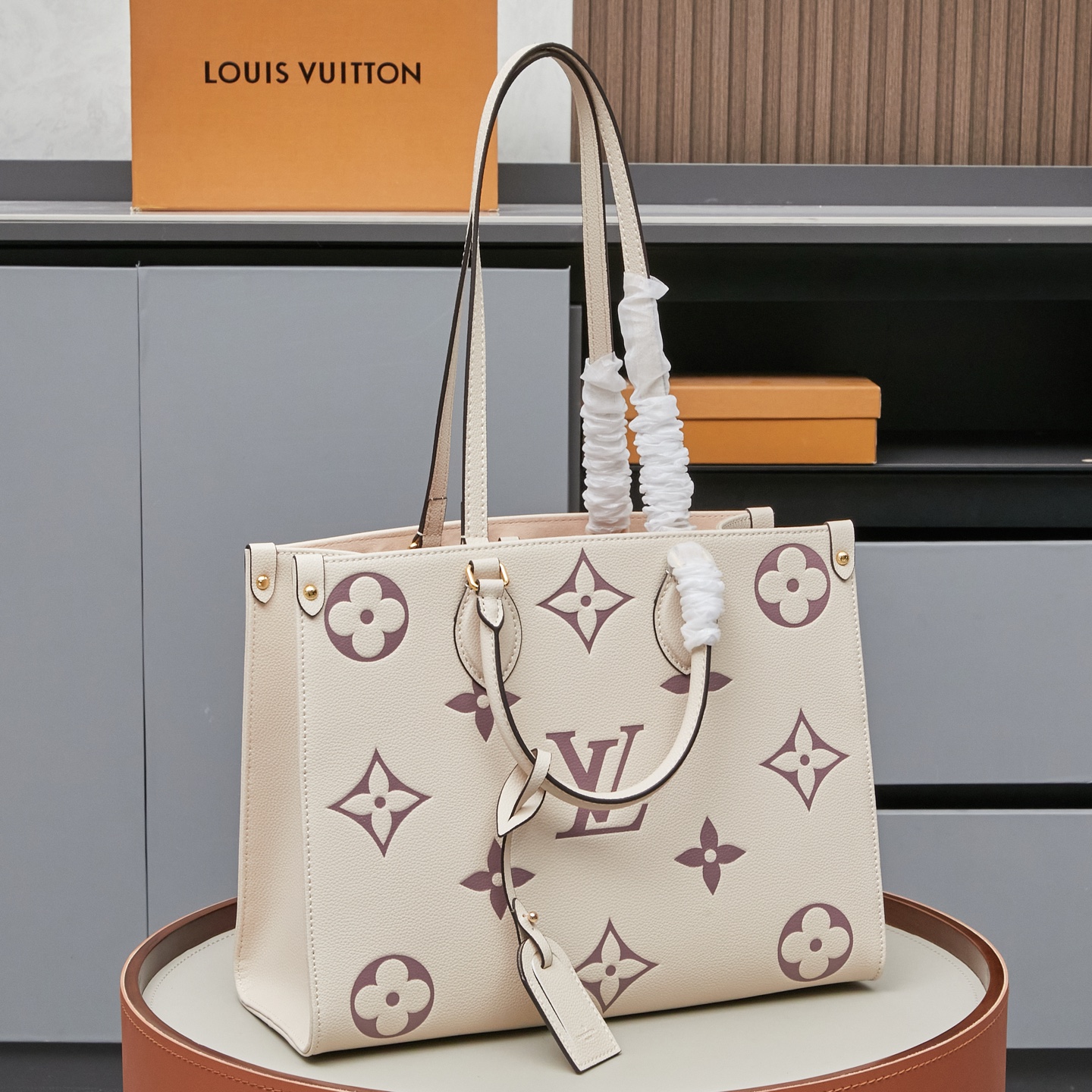 Louis Vuitton OnTheGo MM Monogram Empreinte Leather Tote Bag M45494 M45495 - Image 6