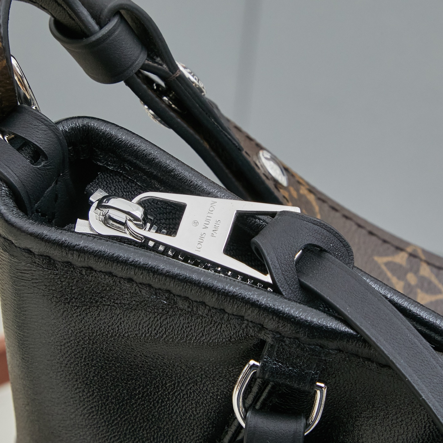 Louis Vuitton CarryAll East West Handbag M28160 - Image 6