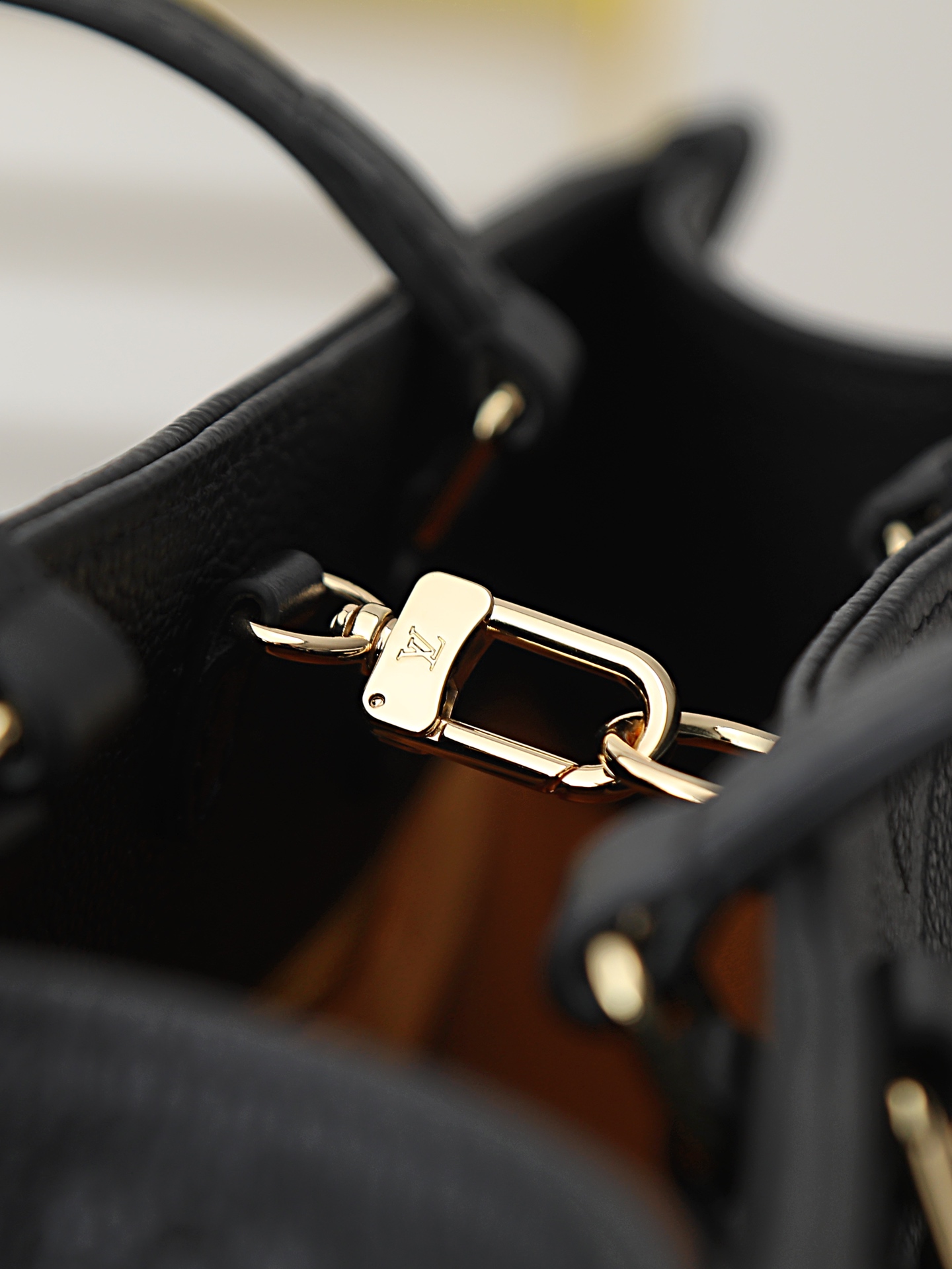 Louis Vuitton OnTheGo Medium Tote Bag - Image 6