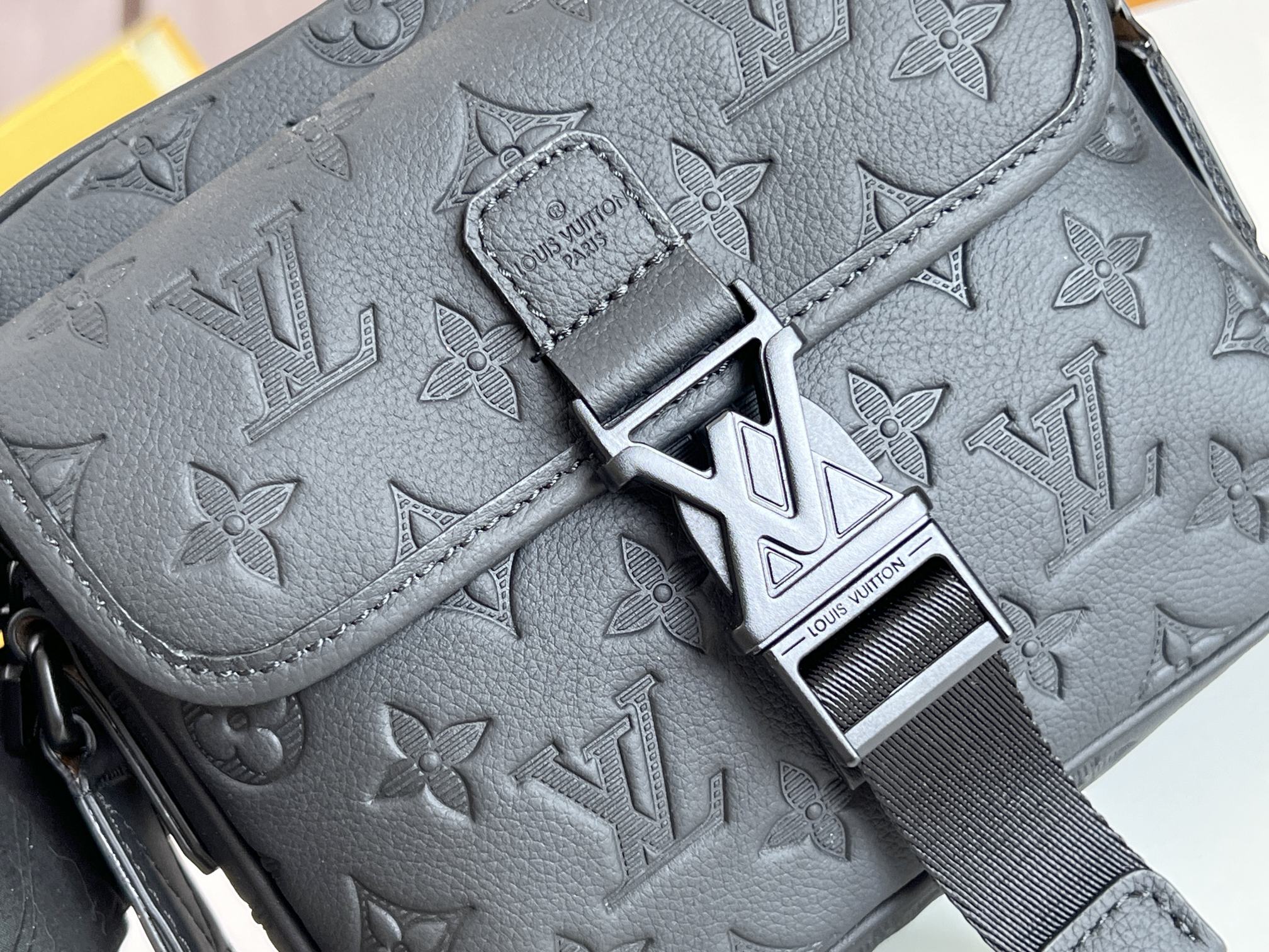 Louis Vuitton Getaway Messenger Bag in Monogram Shadow Leather - Image 6