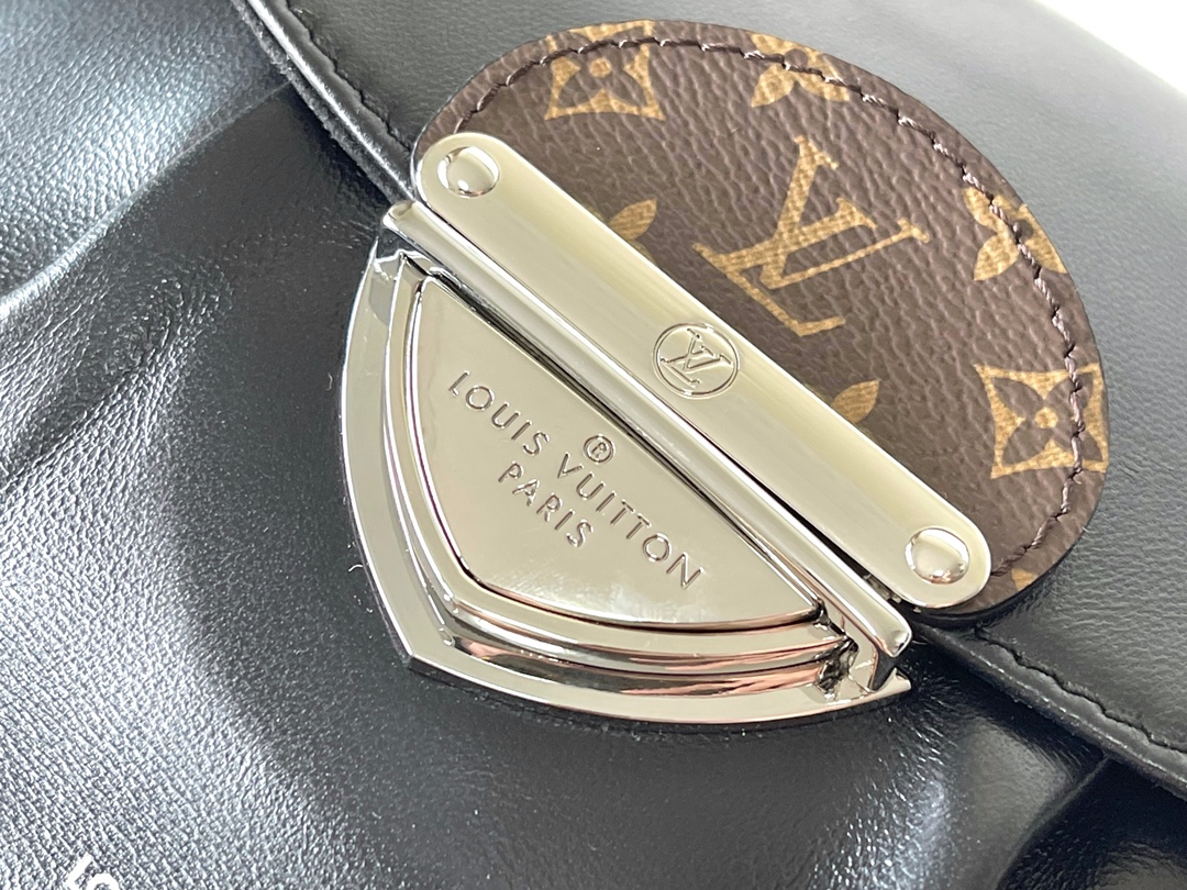 Louis Vuitton Sunset Vibe M12192 Black Lambskin Shoulder Bag - Image 6