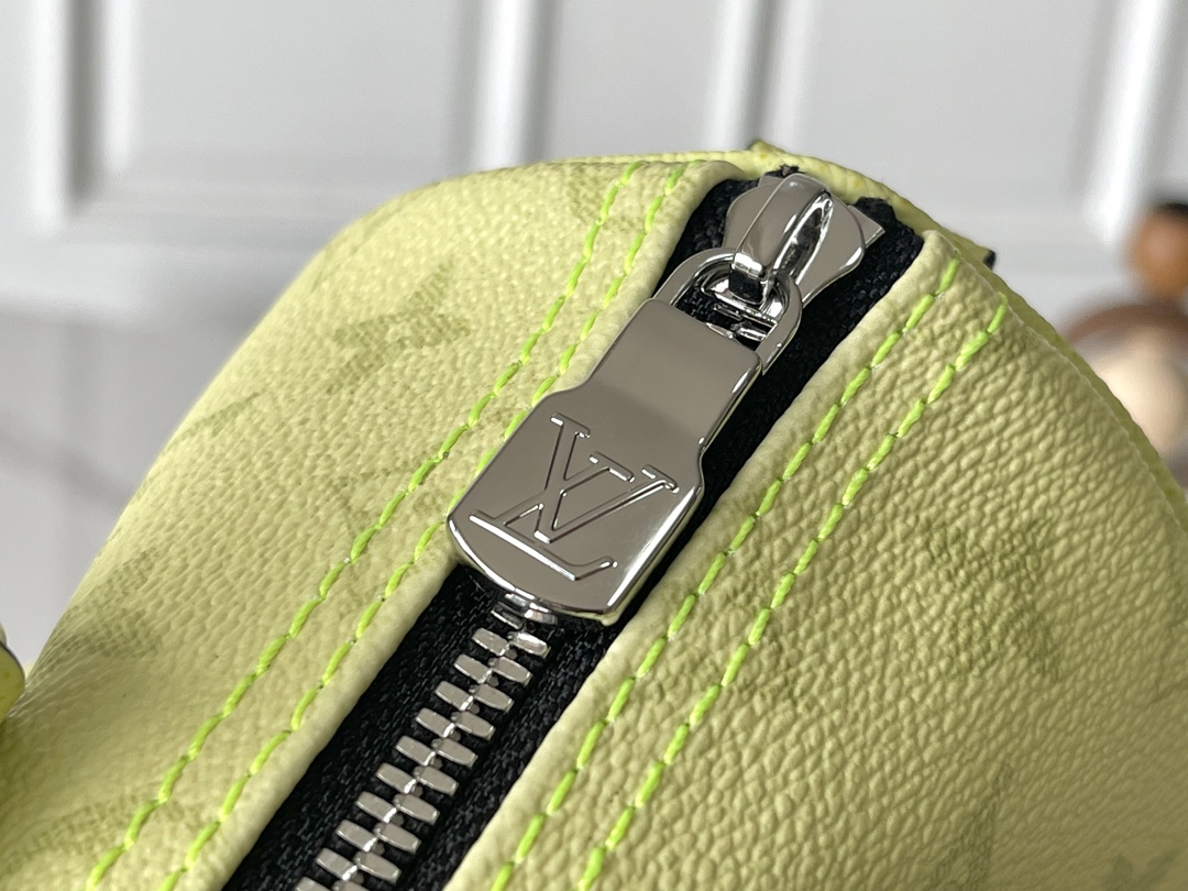 Louis Vuitton Keepall Bandoulière 25 Travel Bag - Image 6