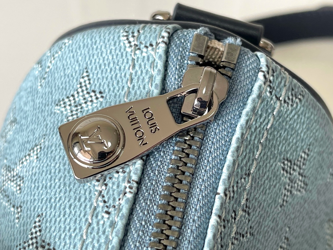 Louis Vuitton Keepall Bandouliere 25 Monogram Surfin Travel Bag - Image 6