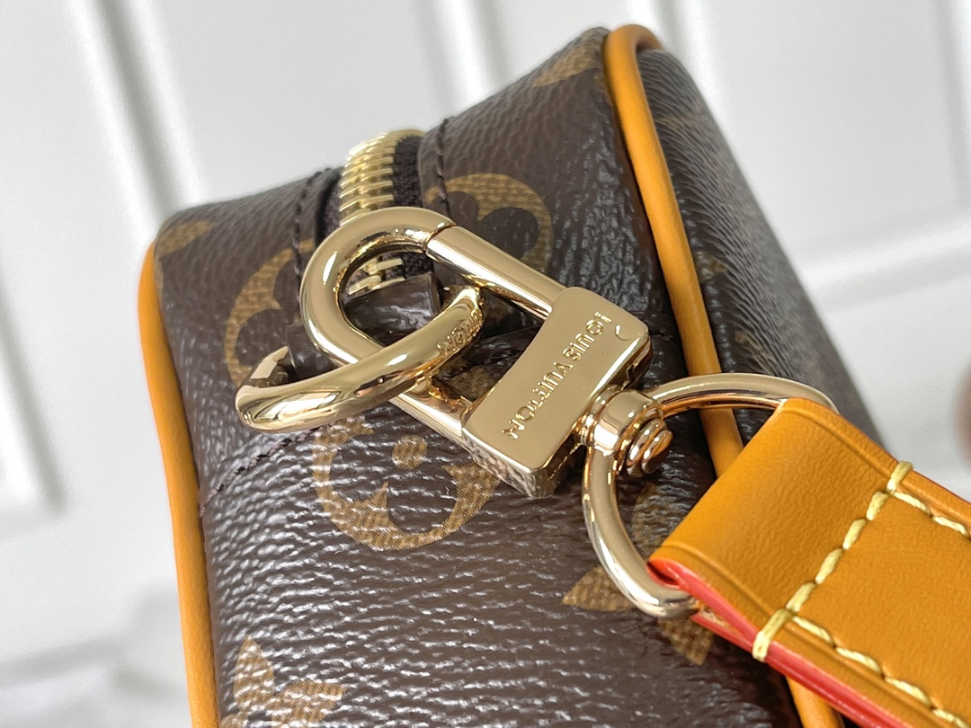 Louis Vuitton Trocadéro Mini Camera Bag M14058 - Image 6