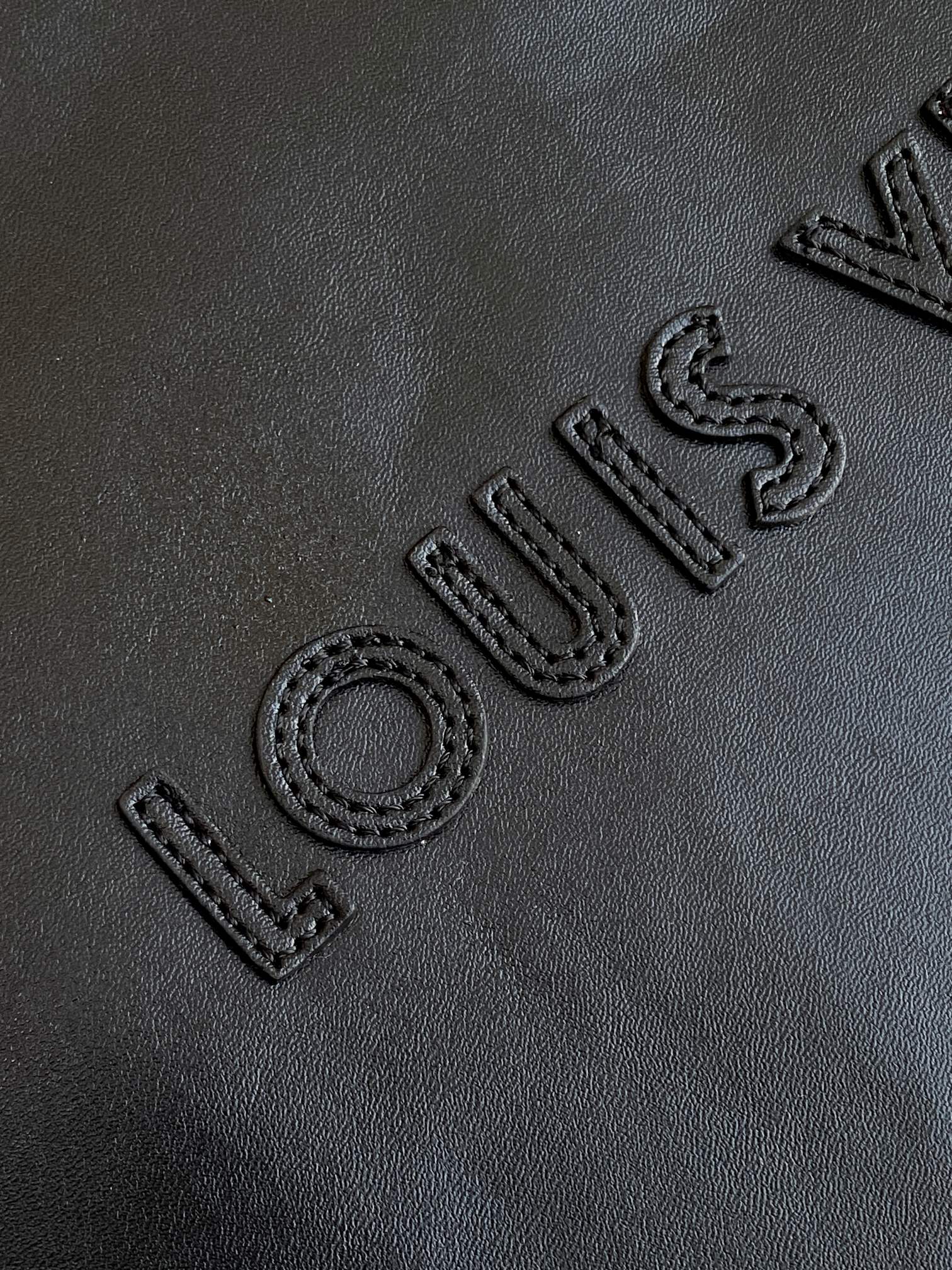 Louis Vuitton M24457 Medium Leather Handbag - Image 6