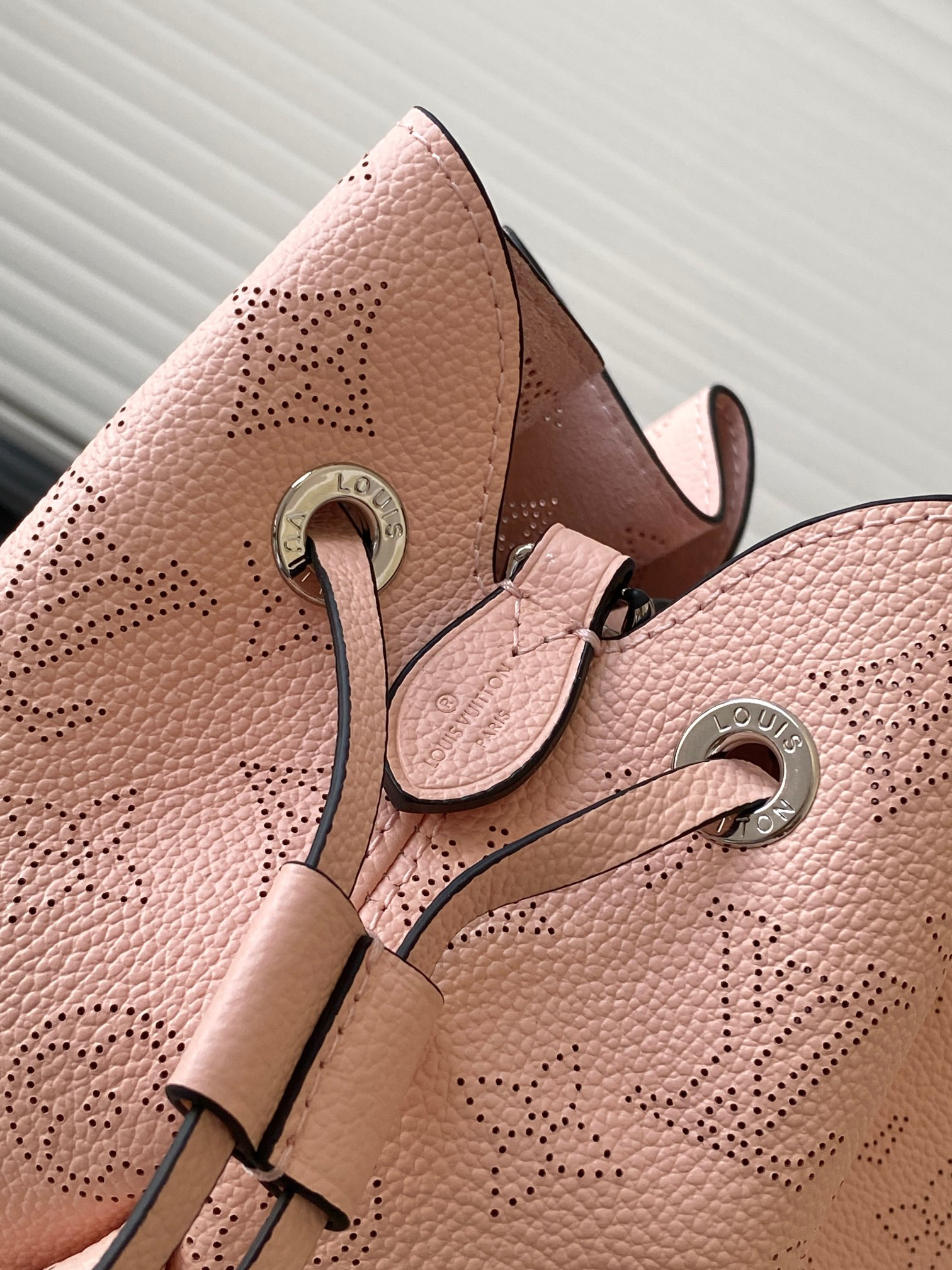 Louis Vuitton Bella Handbag - Image 6