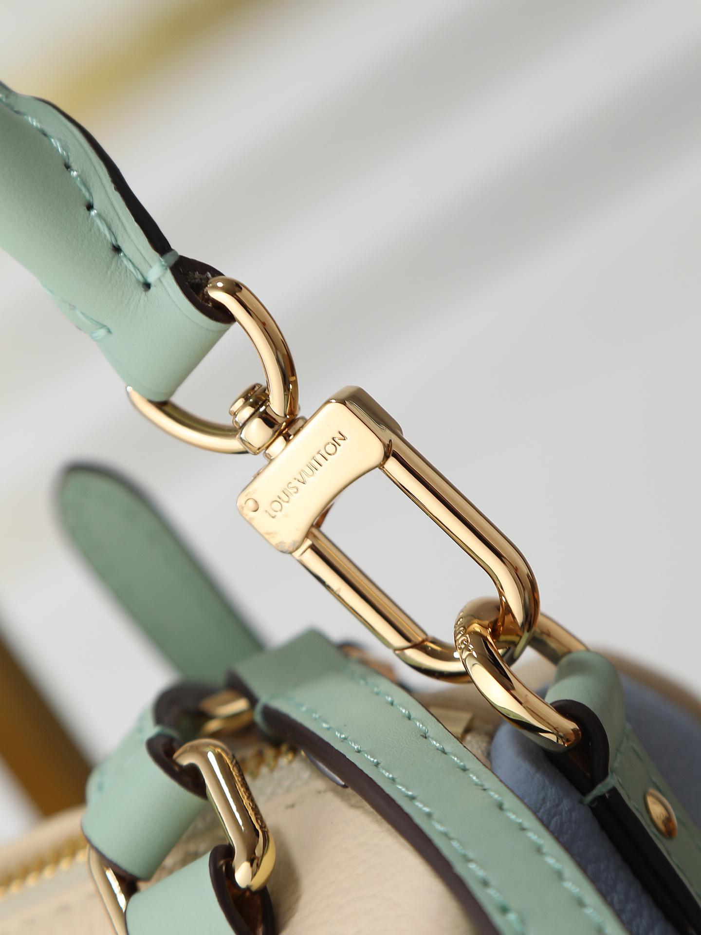 Louis Vuitton Express PM Handbag M26095 - Image 6