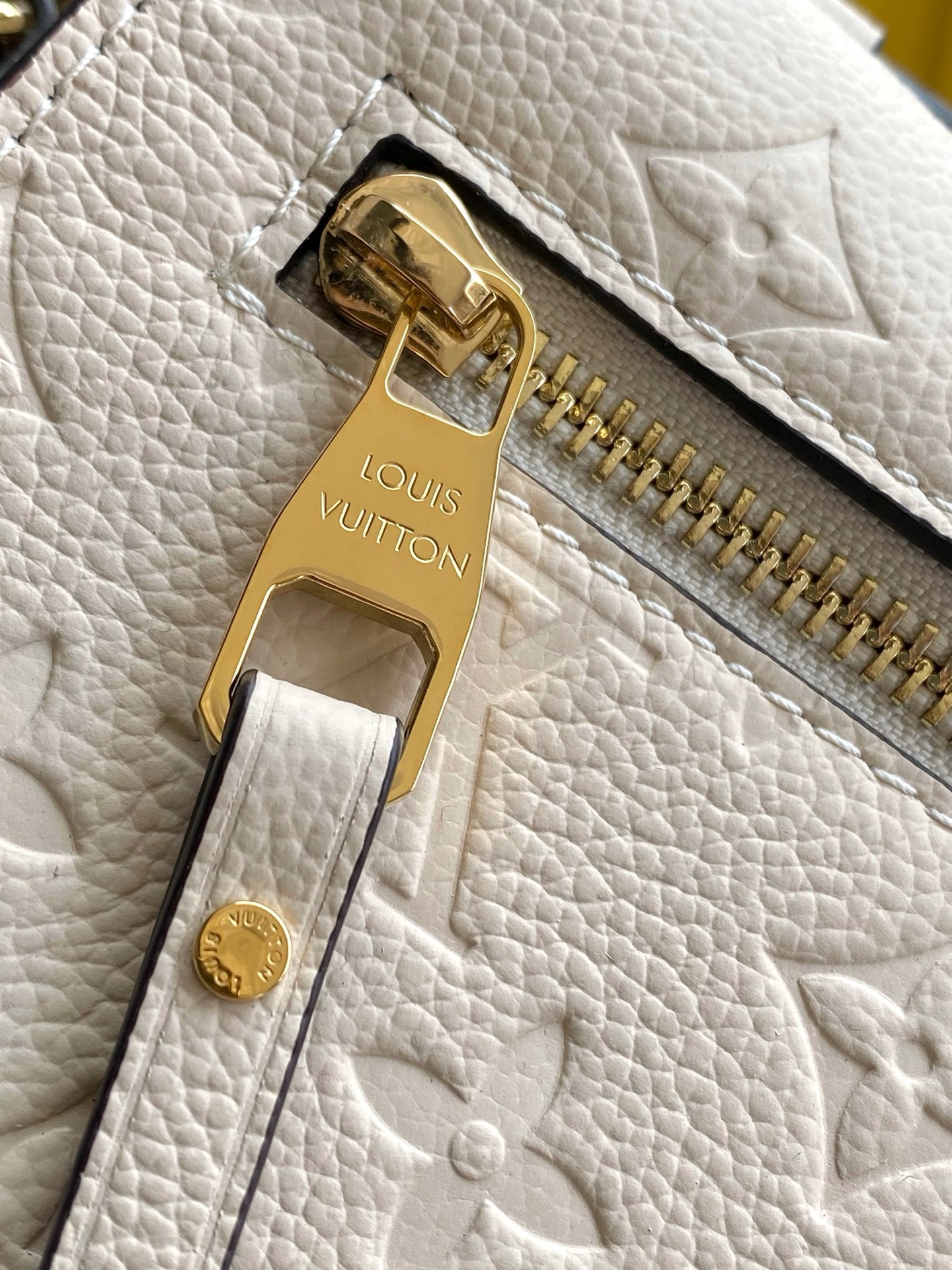 Pochette Métis Shoulder and Crossbody Bag in Monogram Empreinte Leather - Image 6