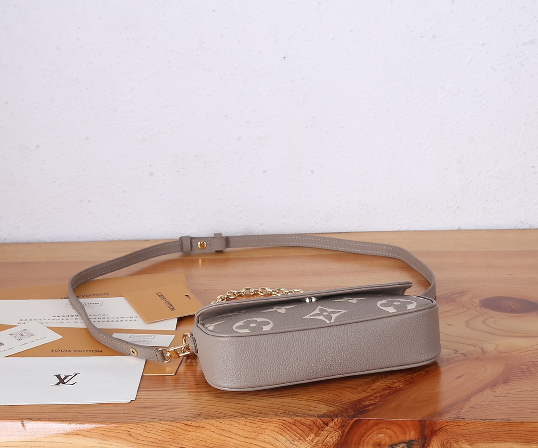 Wallet on Chain Ivy Monogram Empreinte Leather Bag - Image 6