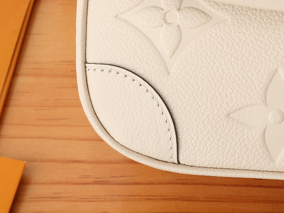 Louis Vuitton Diane Monogram Empreinte Shoulder Bag - Image 6