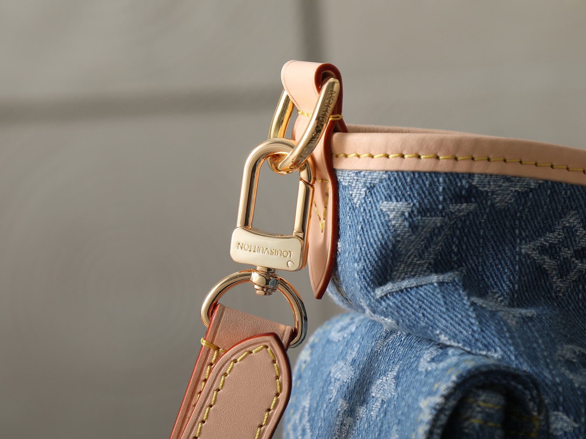 Louis Vuitton Carryall Cargo Small Handbag - Image 6