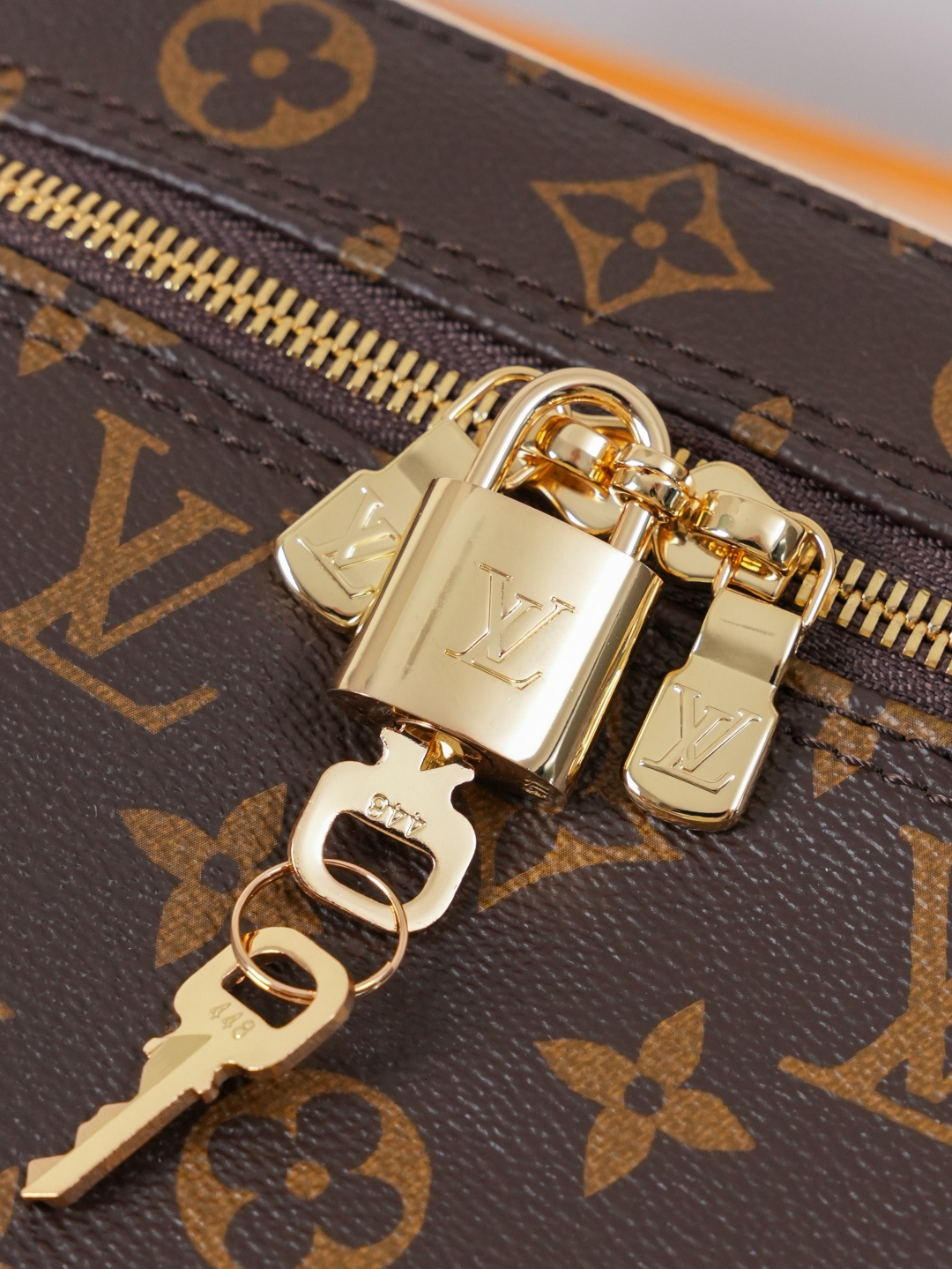 Louis Vuitton Nice Vanity Case M44935 in Monogram Canvas - Image 6