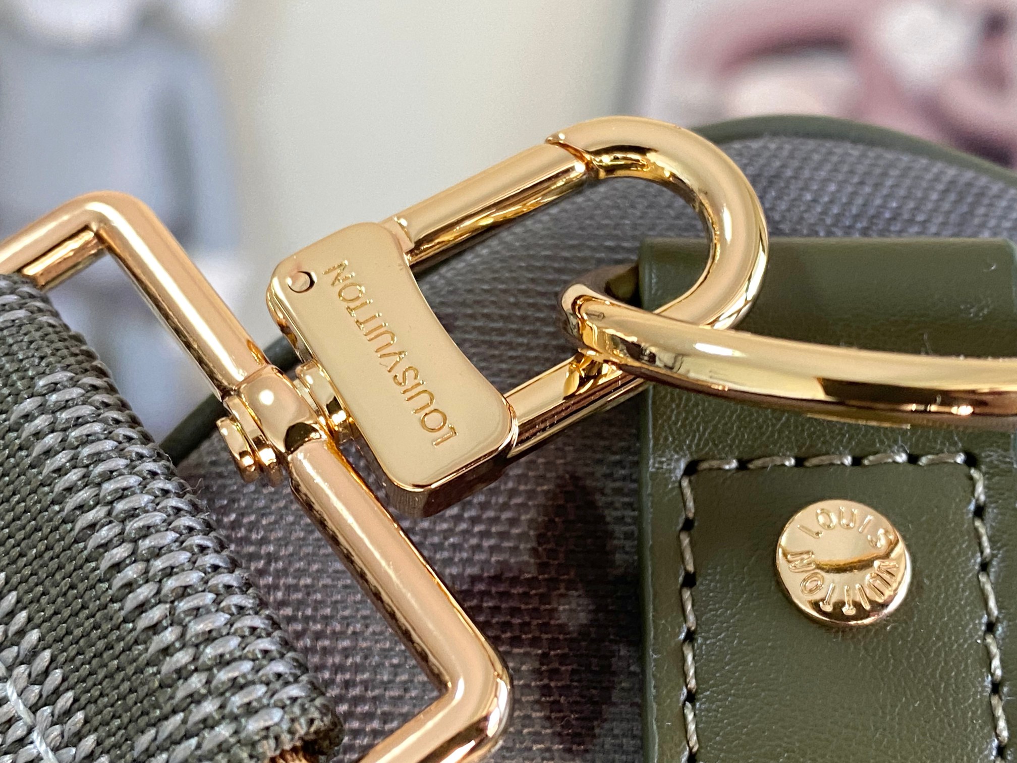 Louis Vuitton Keepall 50 Travel Bag in Khaki Monogram Canvas - Image 6