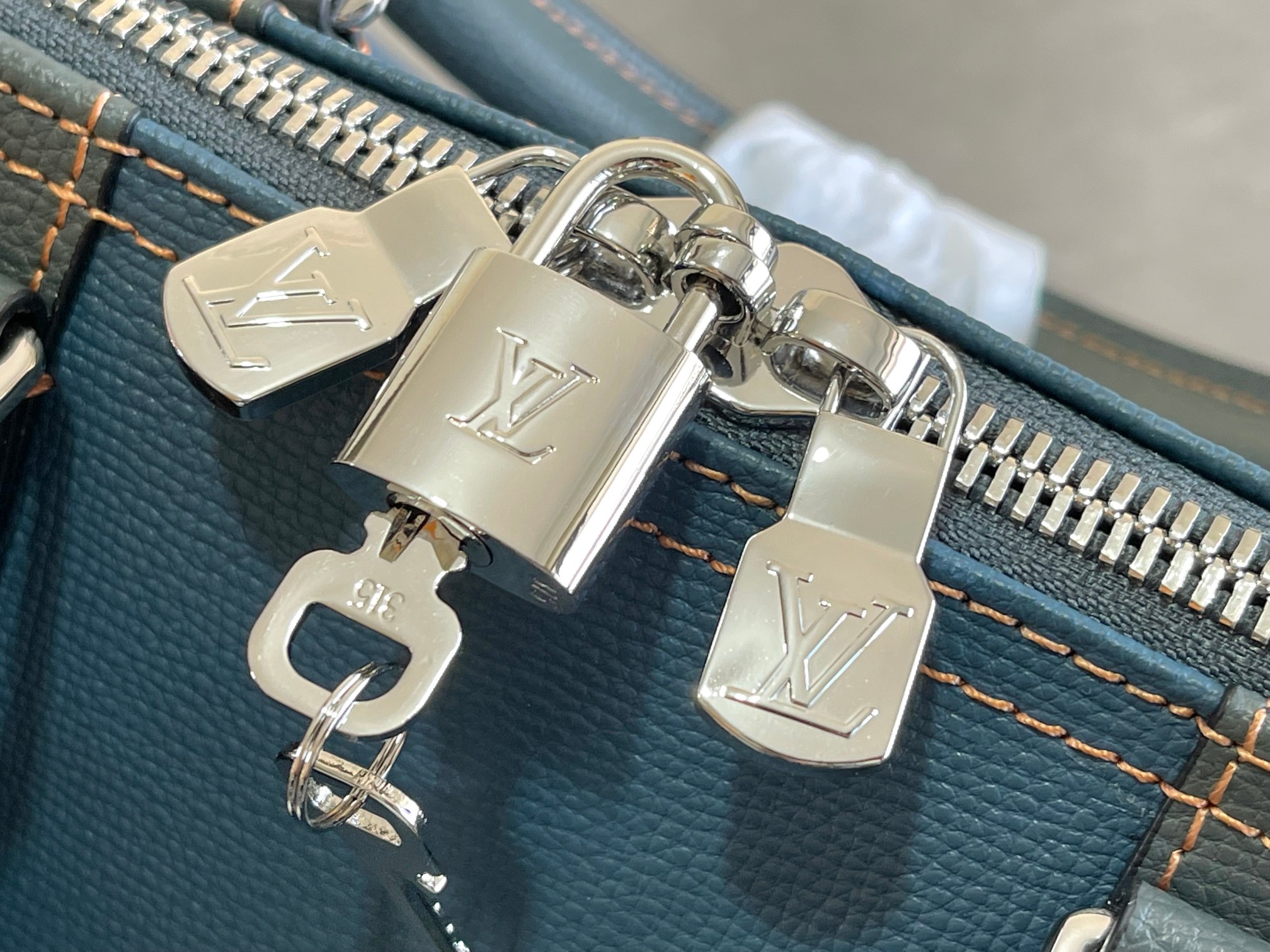 Louis Vuitton Keepall Bandouliere 50 Travel Bag - Image 6