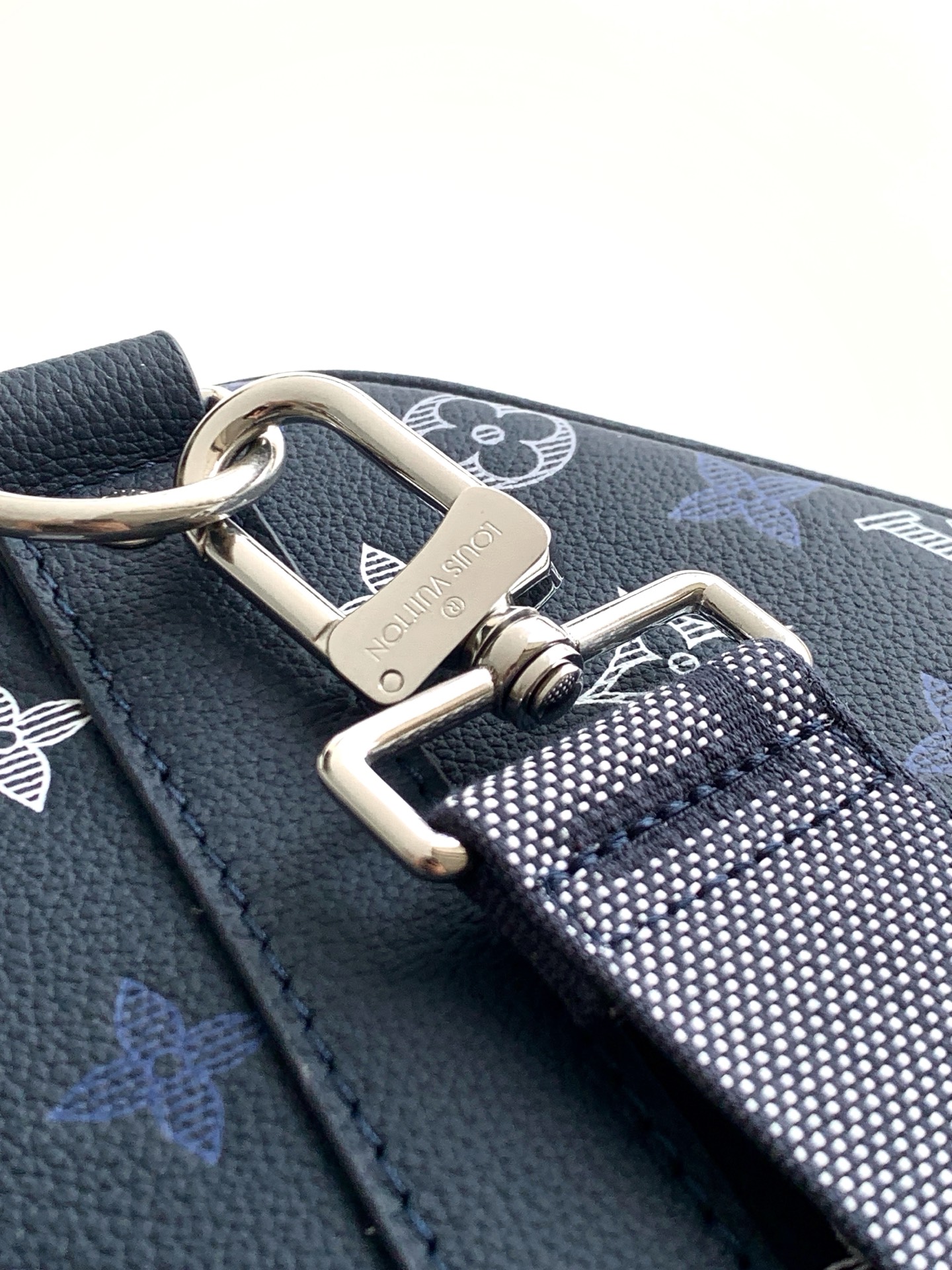 Louis Vuitton Keepall Bandoulière 50 Travel Bag - Image 6