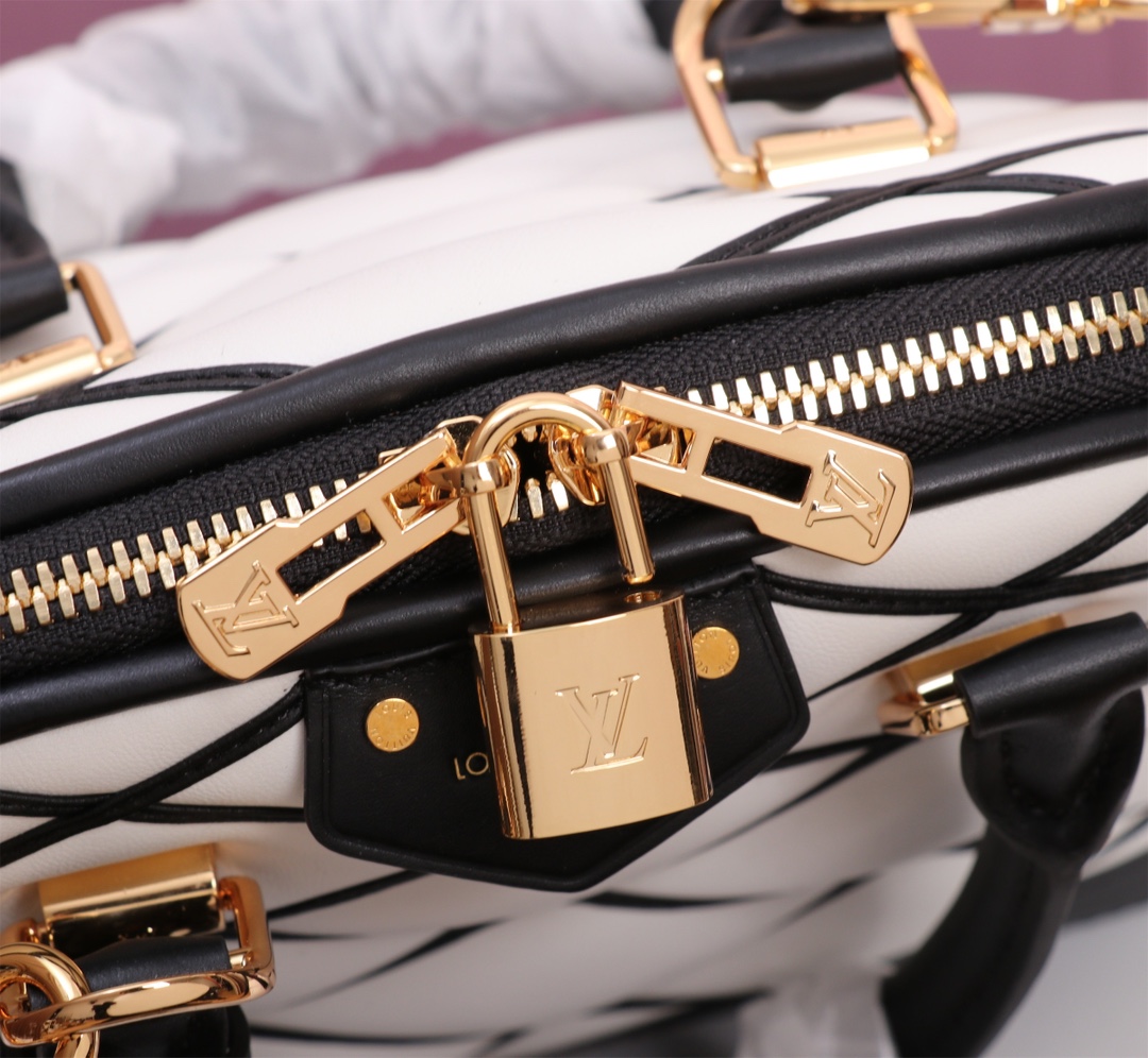 Louis Vuitton Alma BB Handbag - Image 6