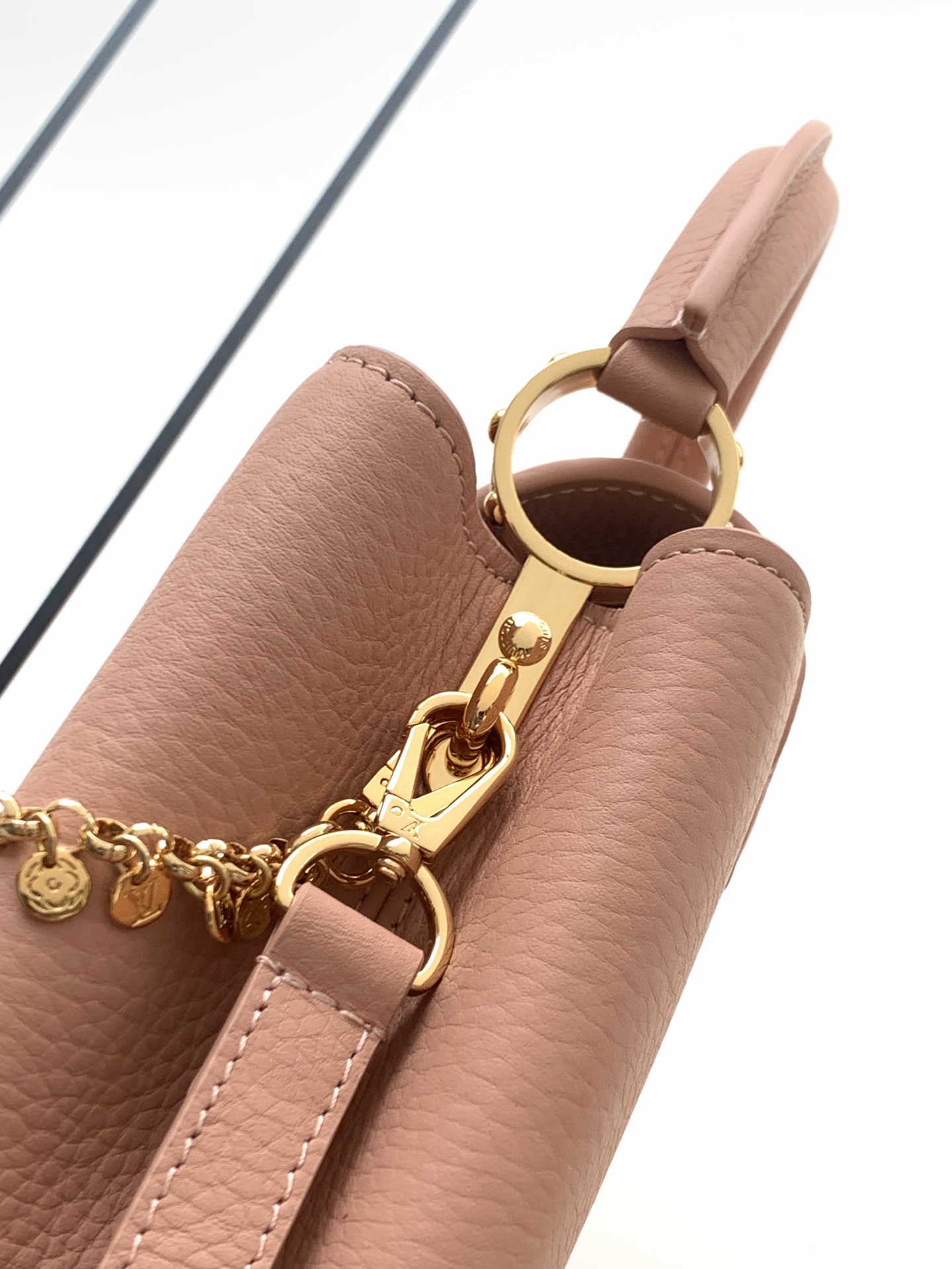 Louis Vuitton Capucines M28245 Small Pink Taurillon Leather Handbag - Image 6