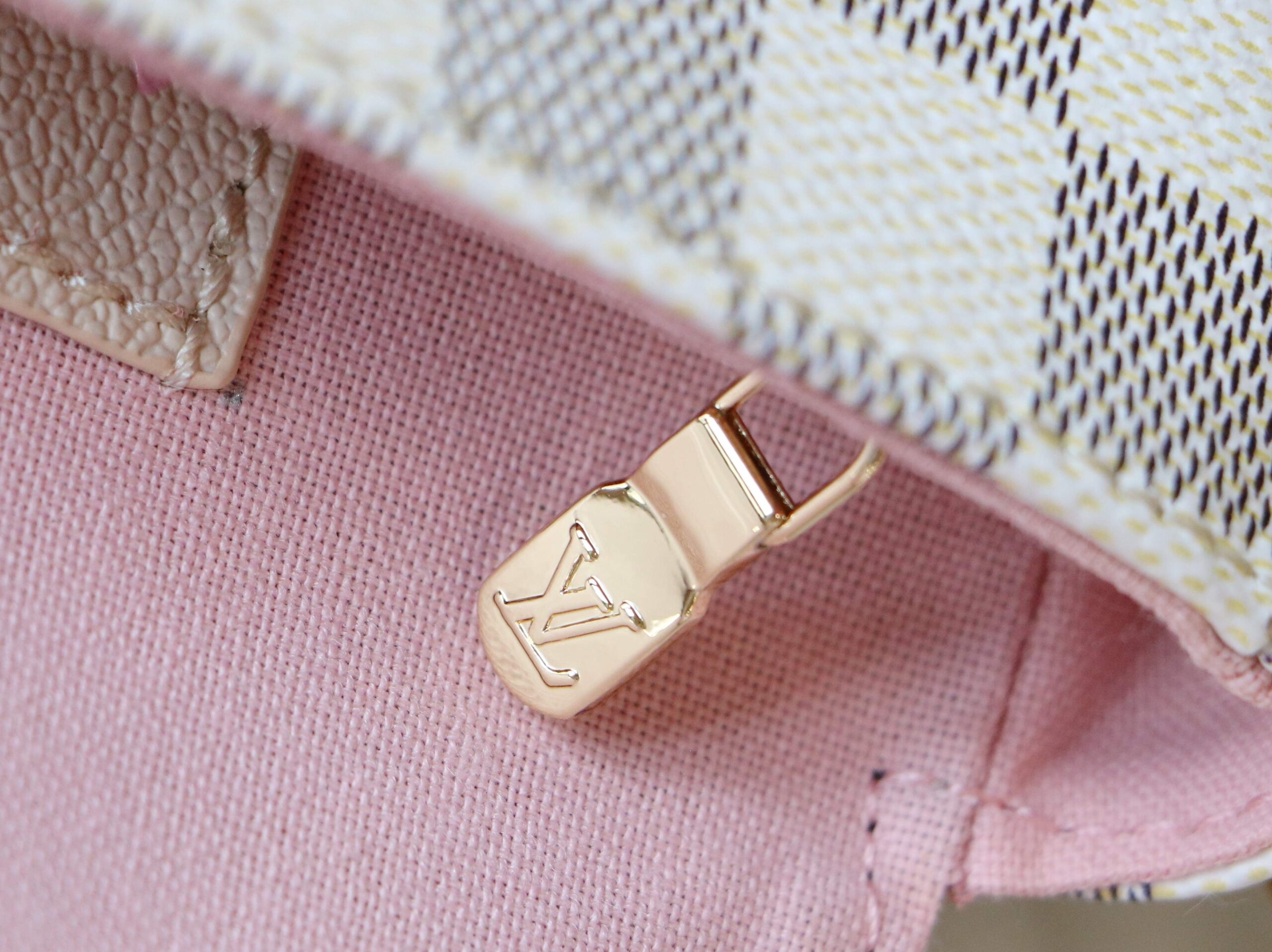 Louis Vuitton Wallet On Chain Ivy Shoulder Bag in White and Pink - Image 6