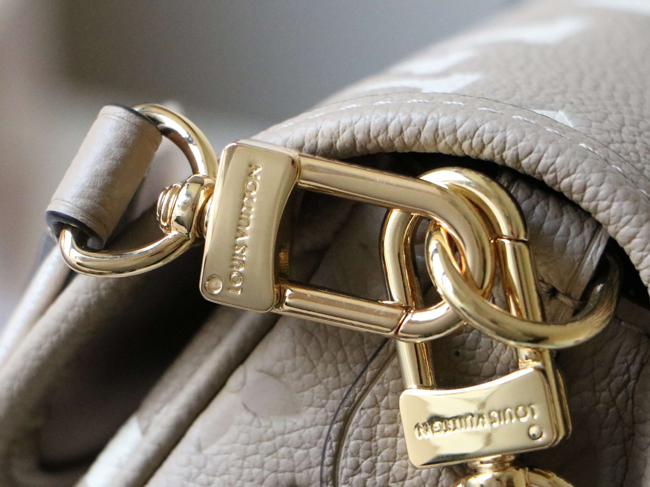 Louis Vuitton Diane Handbag in Monogram Empreinte Embossed Leather - Image 6