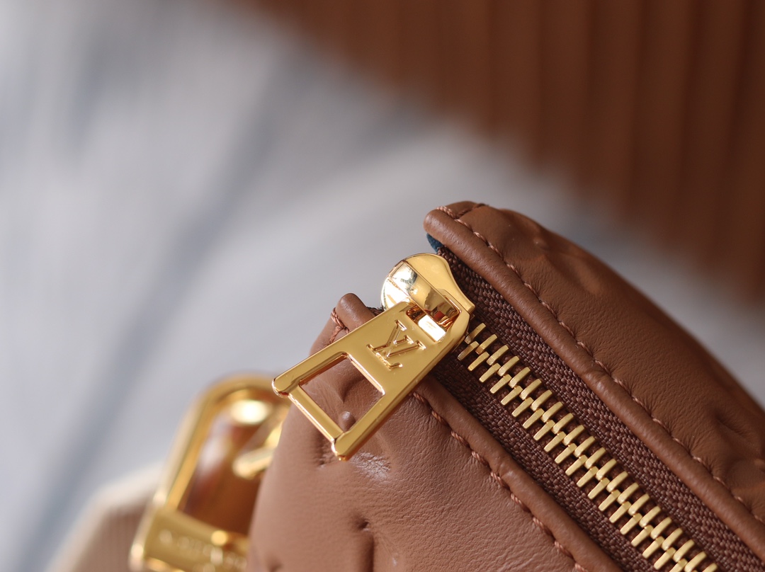 Louis Vuitton Coussin PM Shoulder Bag - Image 6