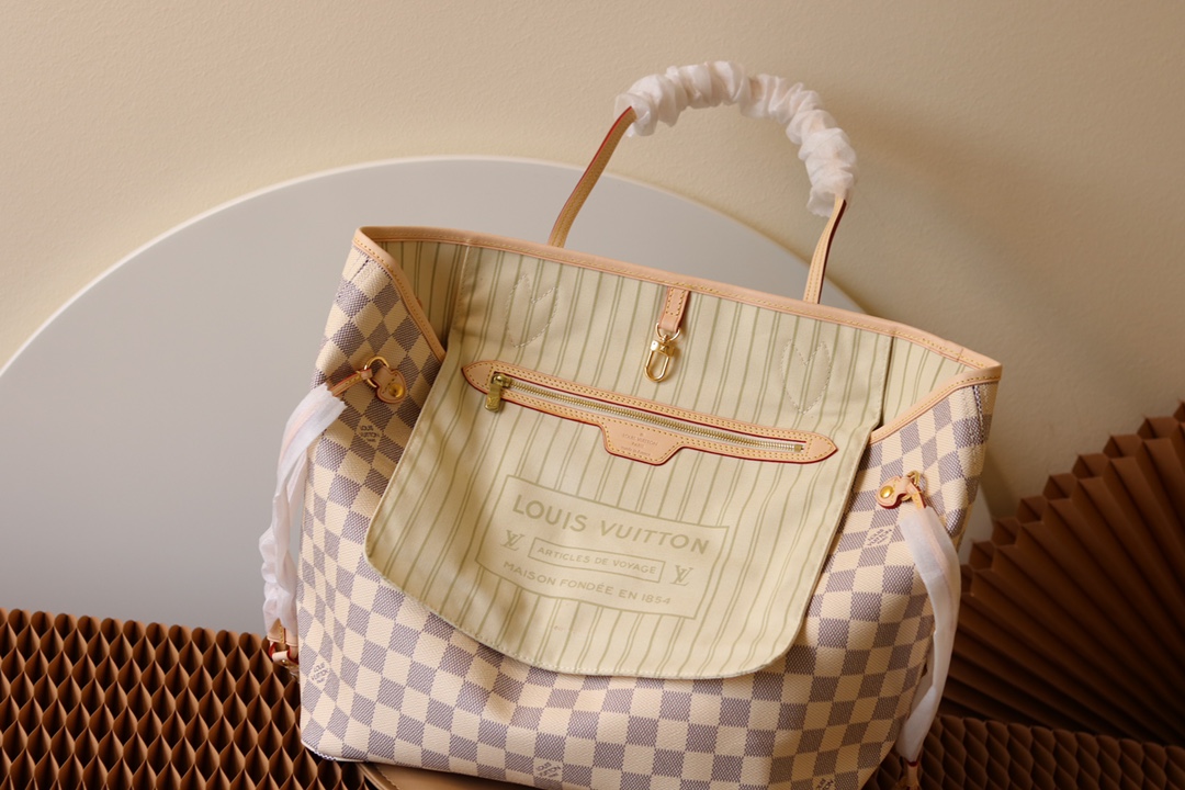 Louis Vuitton Neverfull MM Monogram Canvas Tote Bag - Image 6