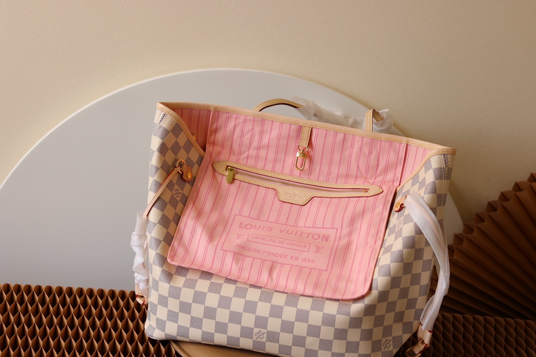 Louis Vuitton Neverfull MM Tote Bag - Image 6