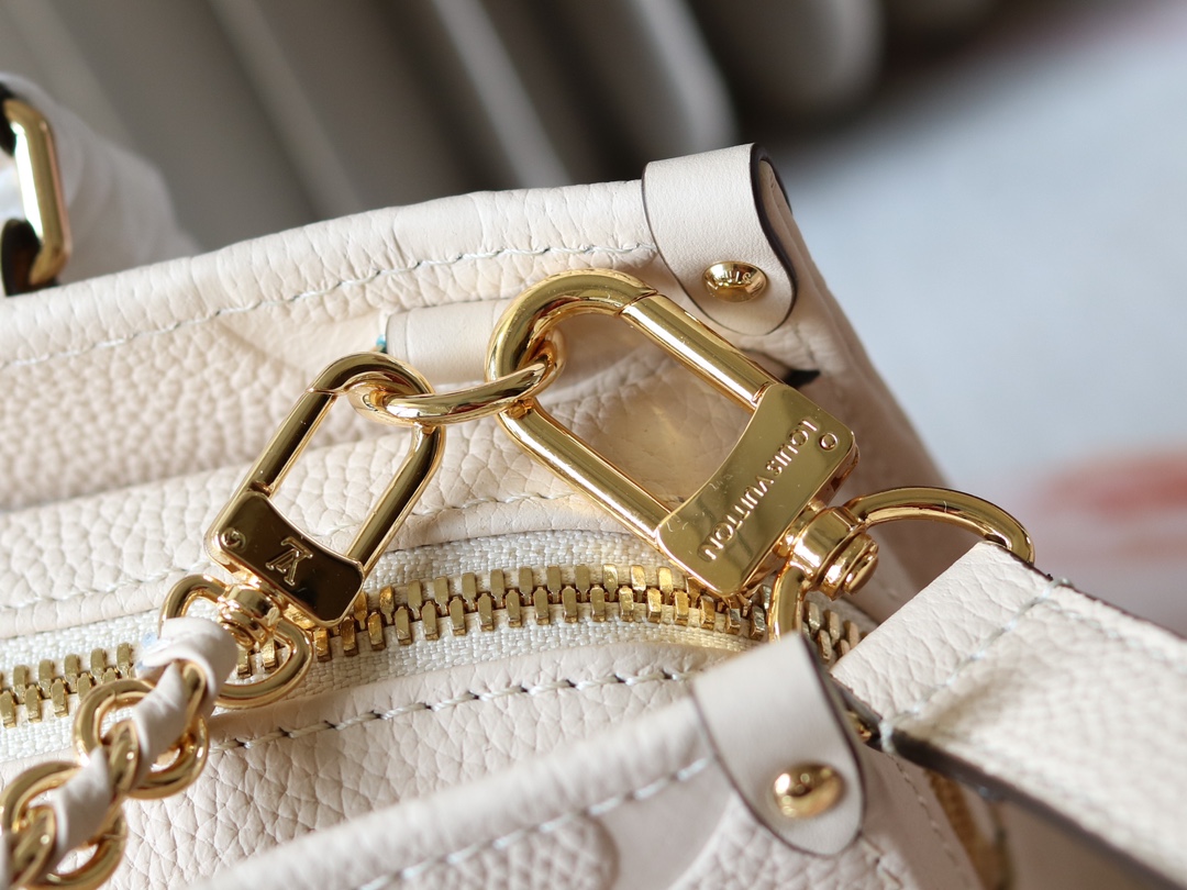 Louis Vuitton OnTheGo Small Tote Bag in Giant Monogram Leather - Image 6