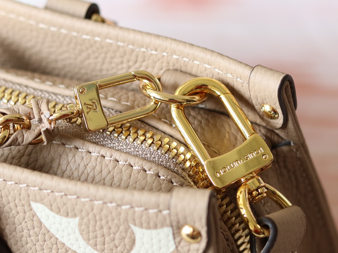 Louis Vuitton OnTheGo Small Handbag in Monogram Giant Leather - Image 6