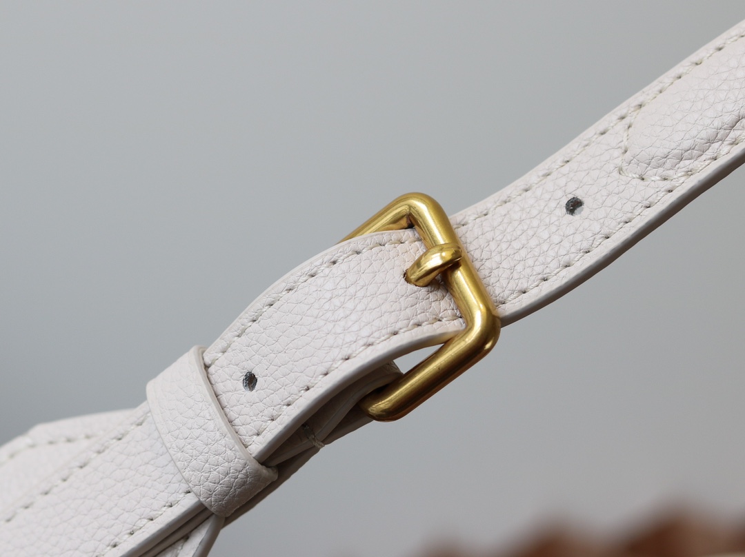 Louis Vuitton M24611 Underarm Shoulder Bag - Image 6