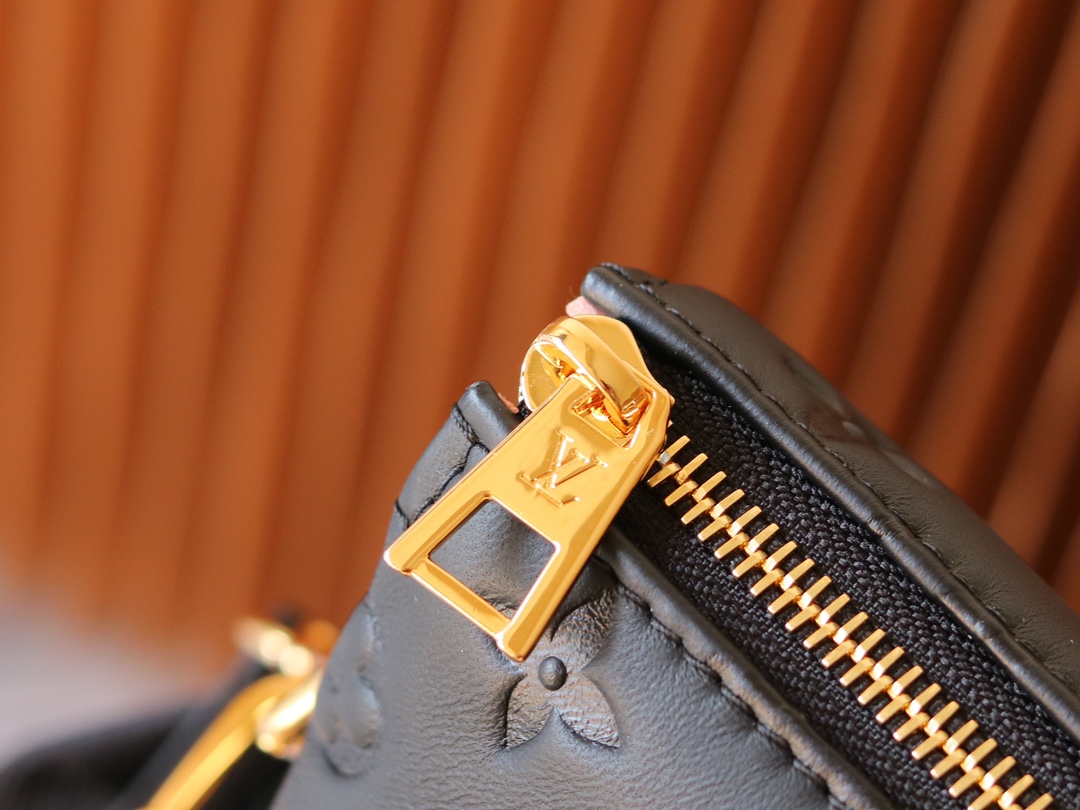 Louis Vuitton Coussin Small Handbag M57790 - Black - Image 6