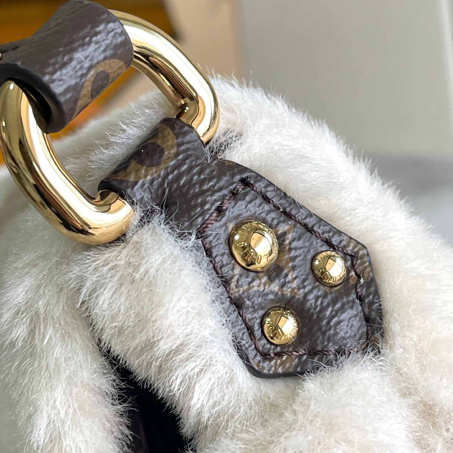 Louis Vuitton Sunset Bag in Ivory Shearling - Image 6