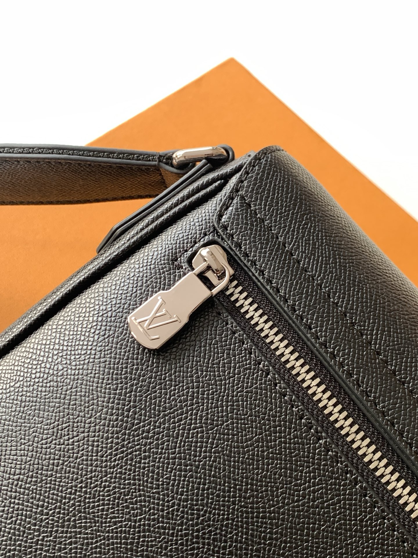 Louis Vuitton District Small Messenger Bag M30850 - Image 6