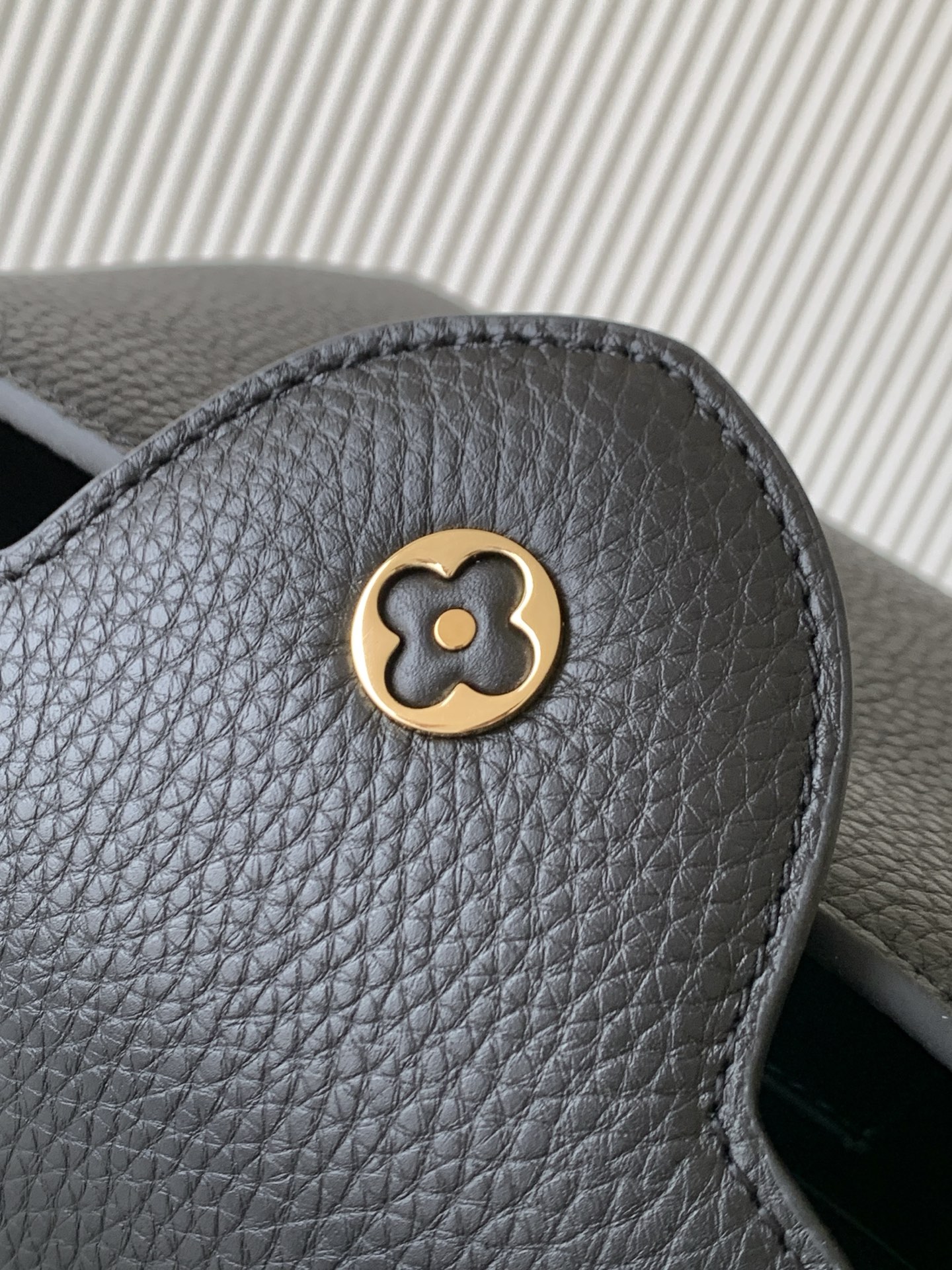 Louis Vuitton Capucines BB Handbag in Black Taurillon Leather - Image 6