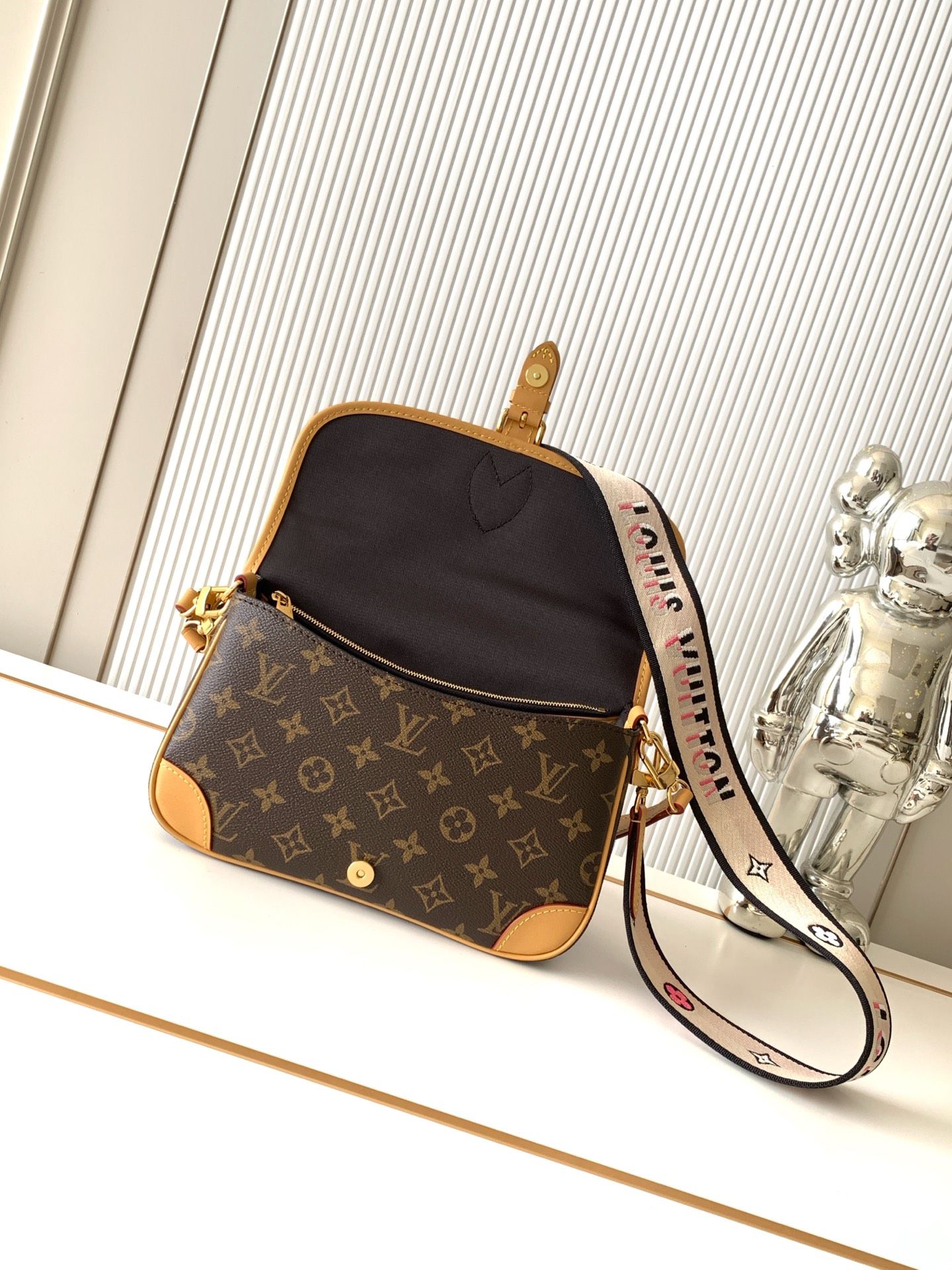 Diane Handbag with Removable Shoulder and Crossbody Straps - Image 6