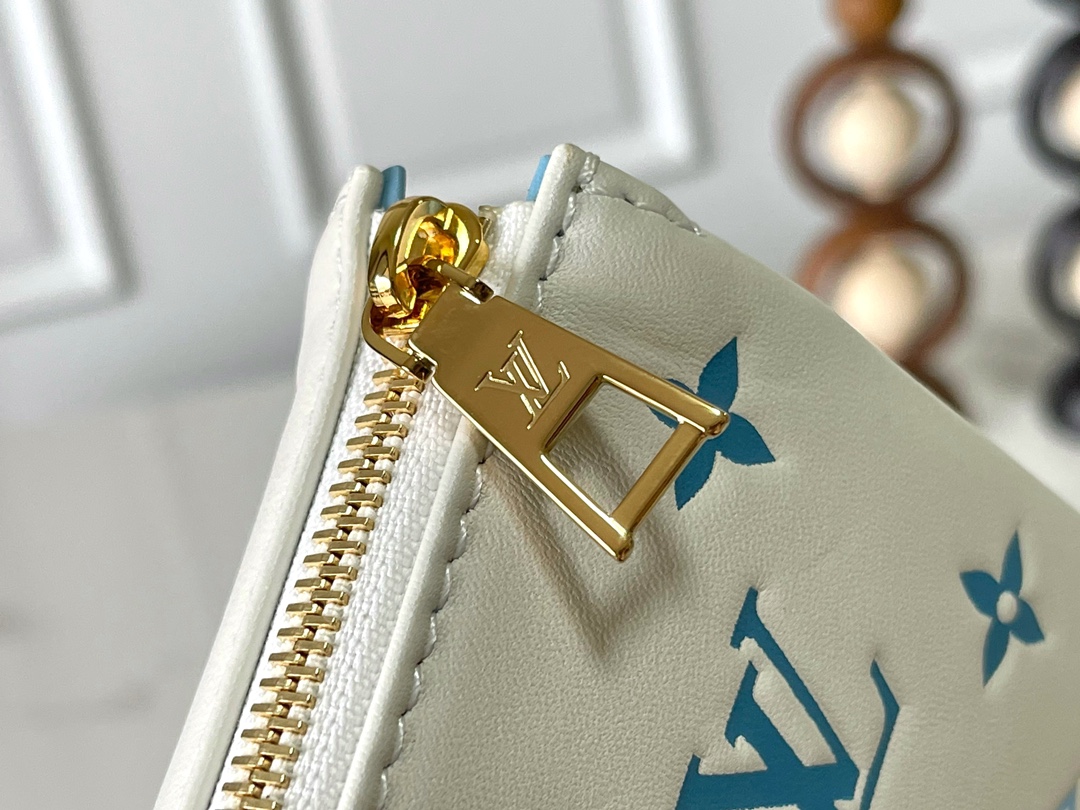 Louis Vuitton Coussin Small Handbag, White and Blue - Image 6