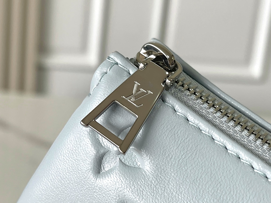 Coussin PM Chain Bag M11436 in Light Blue Gradient - Image 6
