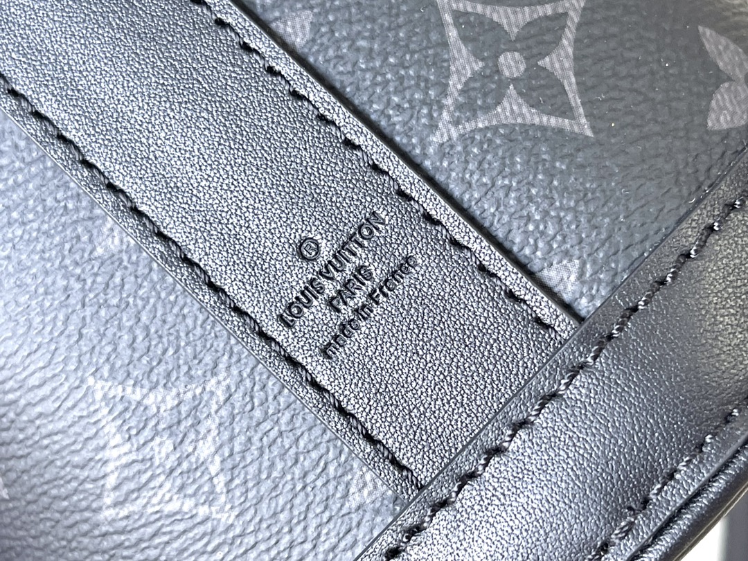 Louis Vuitton M11613 Envelope Pouch in Monogram Eclipse Canvas - Image 6
