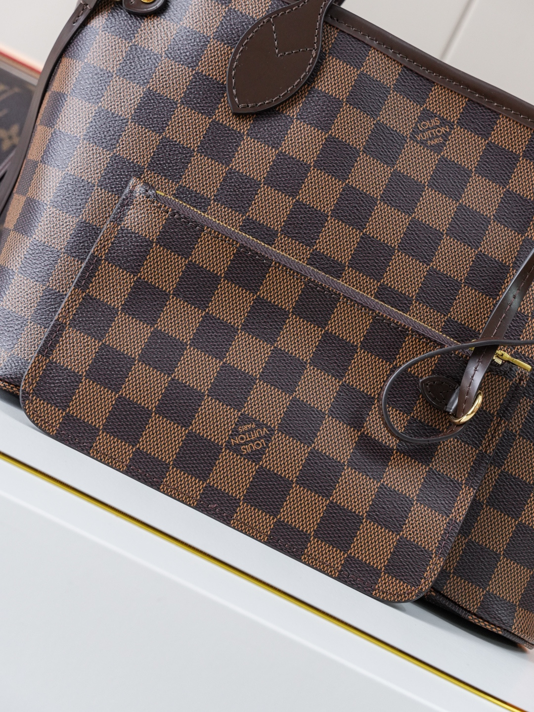 Neverfull Small Tote Bag in Damier Ebene Canvas - Image 6