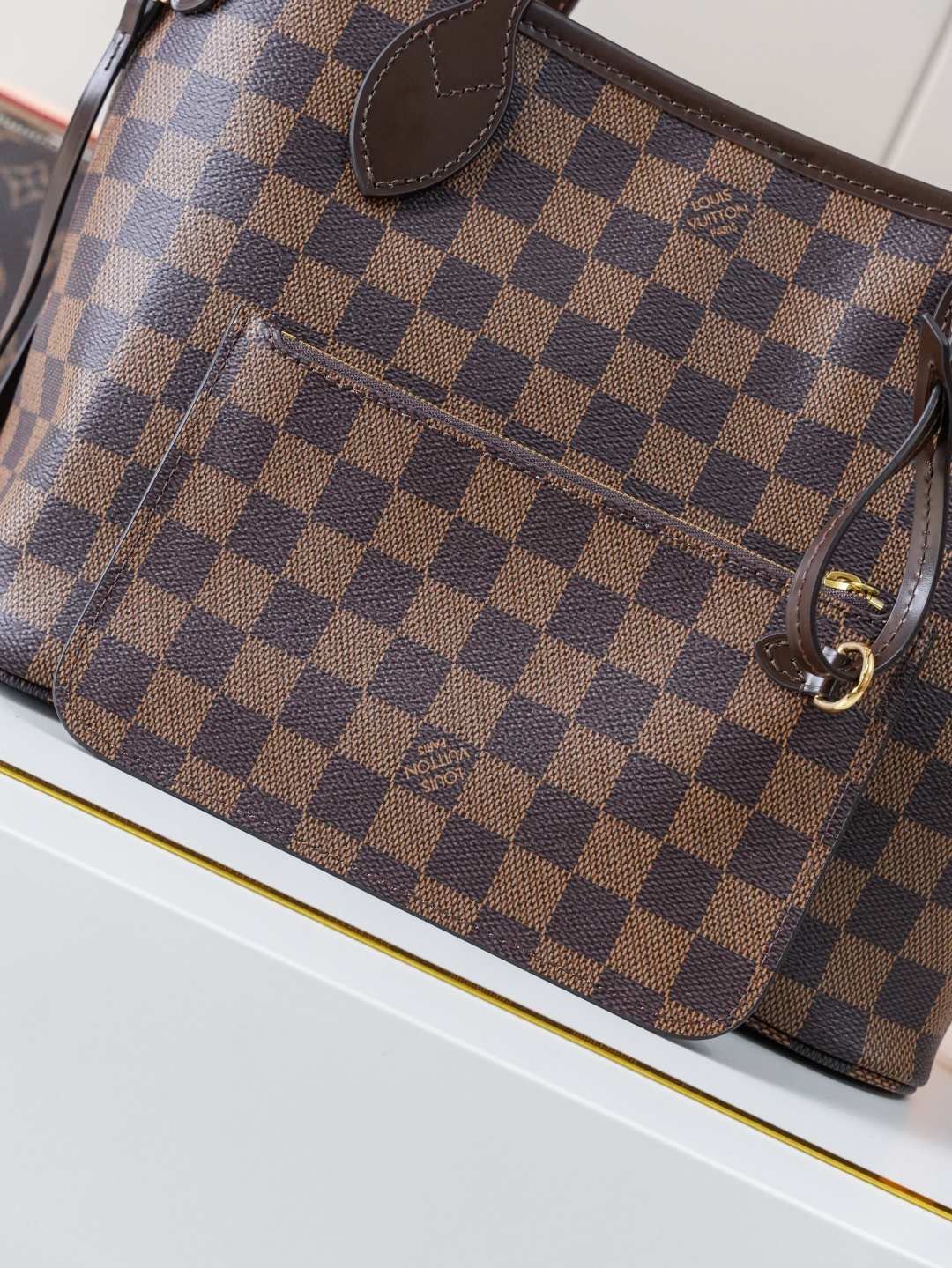 Neverfull Small Tote Bag in Damier Ebene Canvas - Image 6