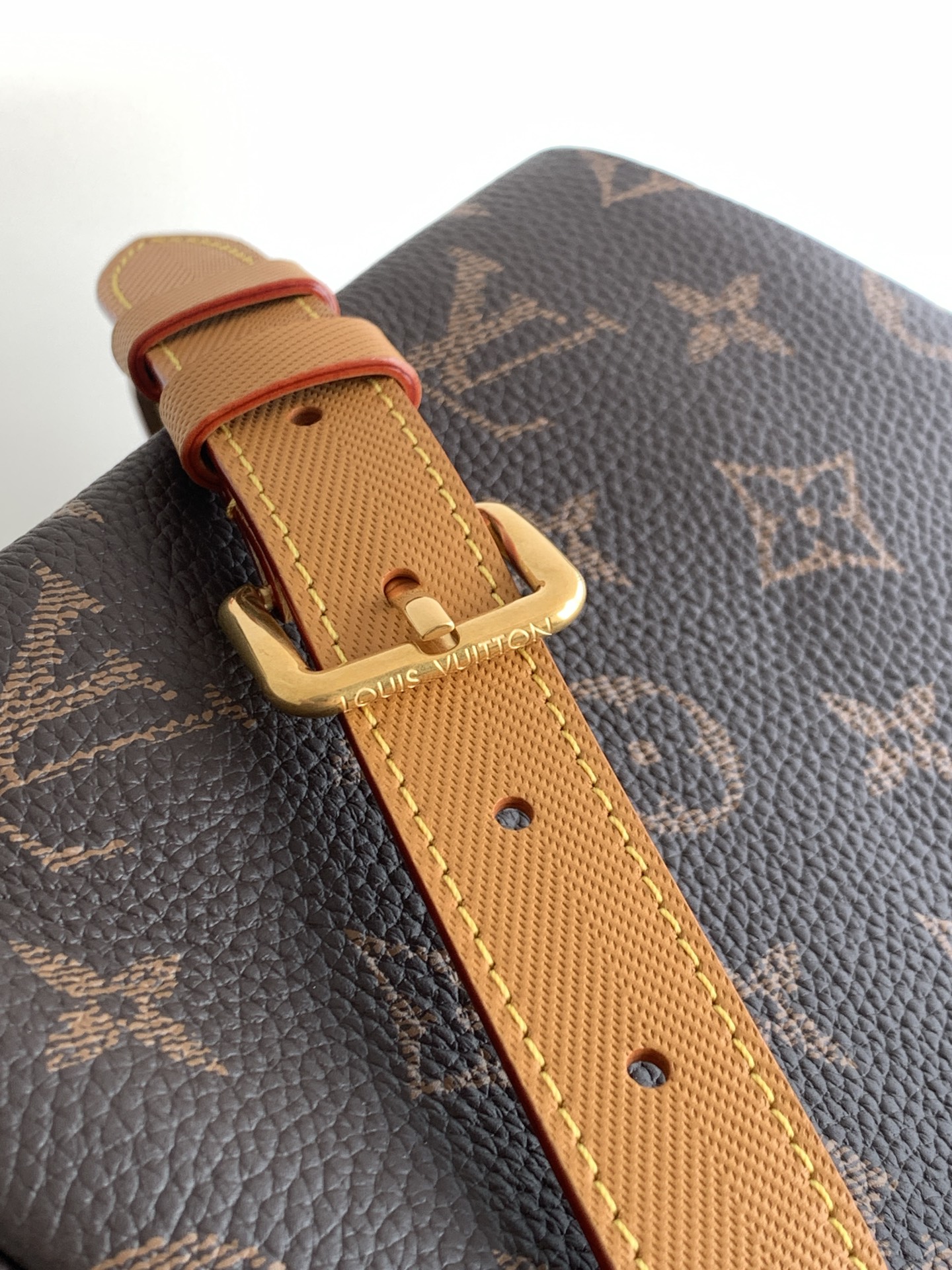 Louis Vuitton M27019 Brown Medium Handbag - Image 6