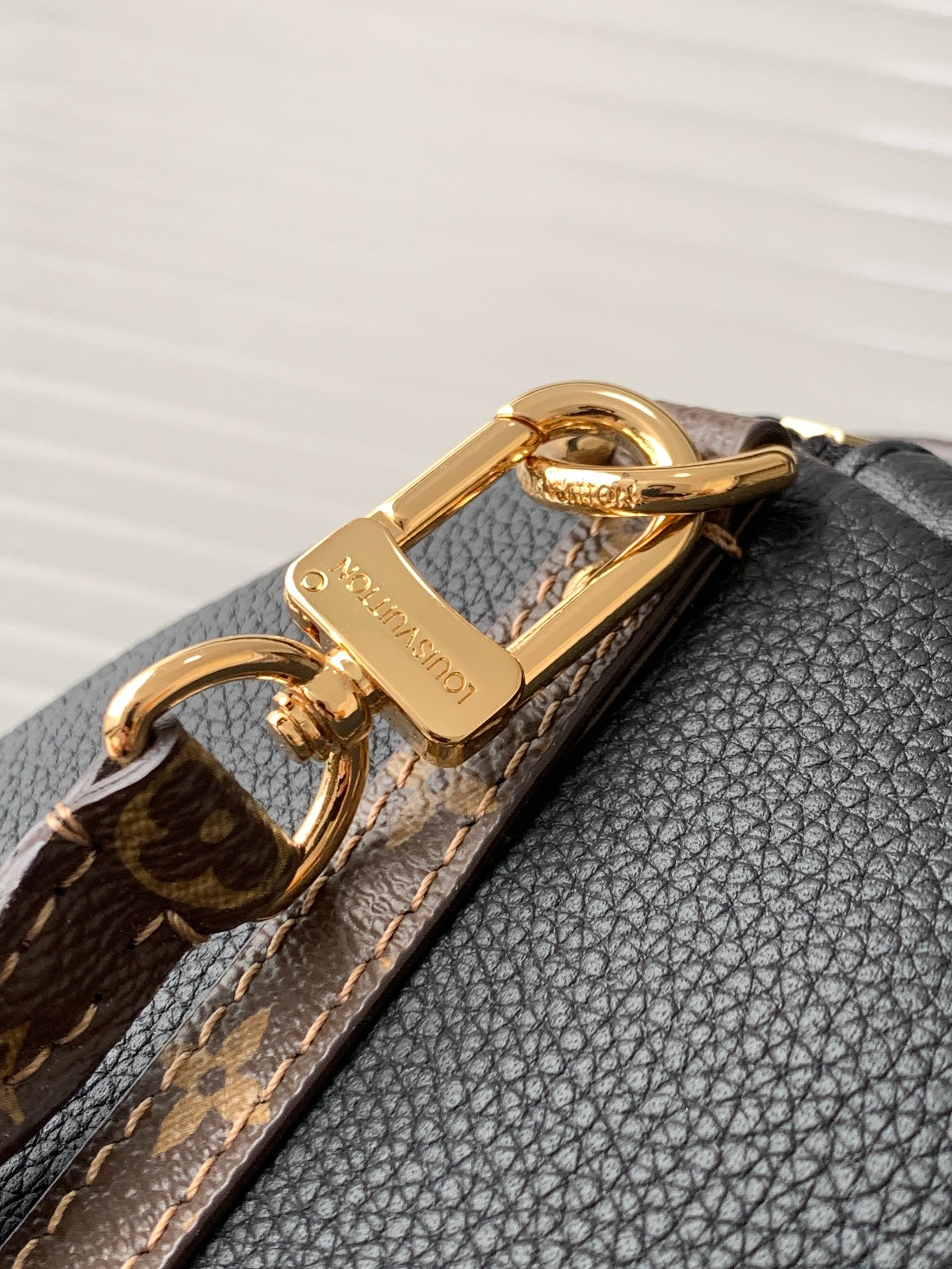Louis Vuitton Express Small Handbag in Monogram Canvas and Leather - Image 6