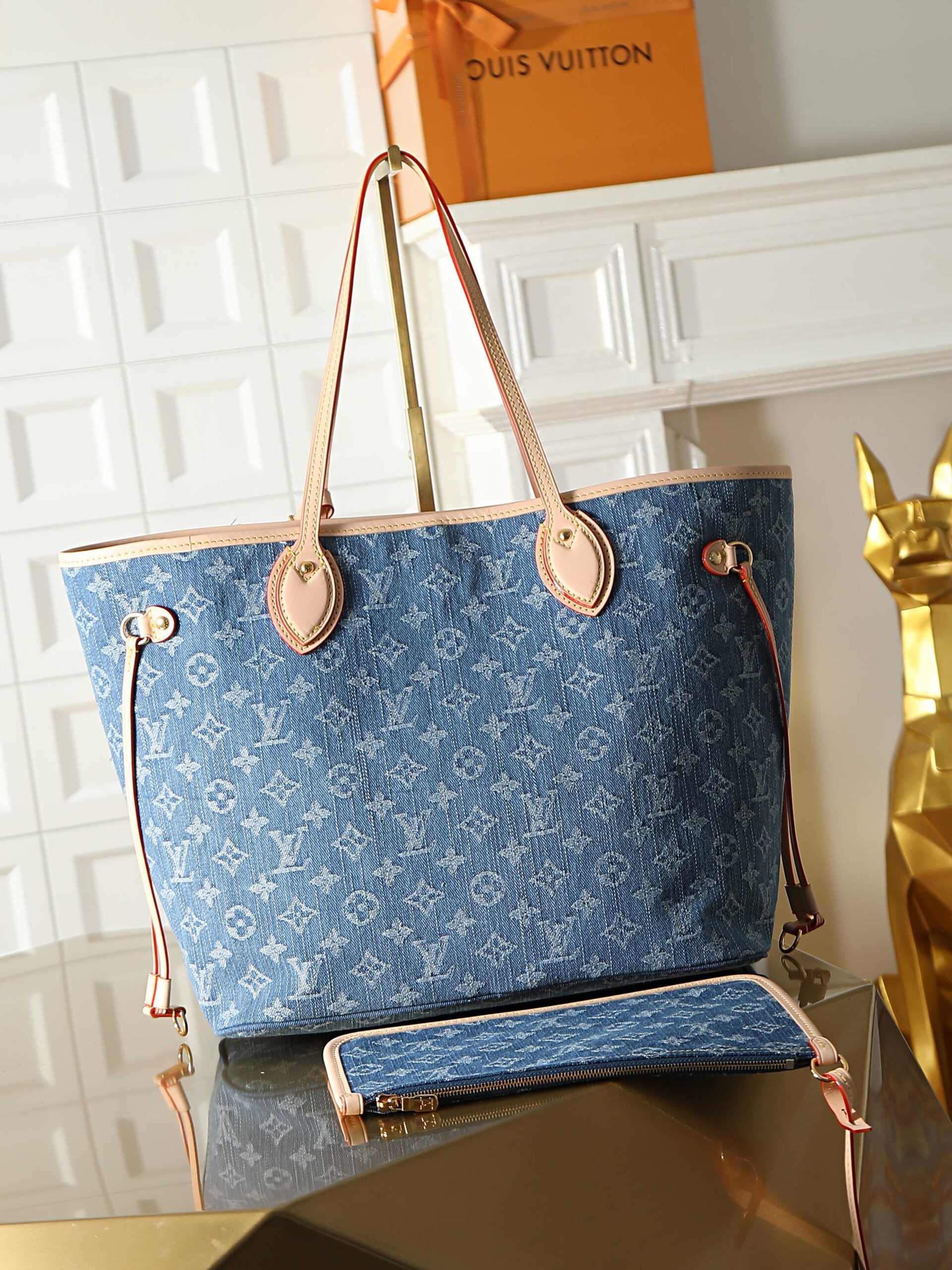 Louis Vuitton Neverfull MM Monogram Canvas Tote Bag - Image 6