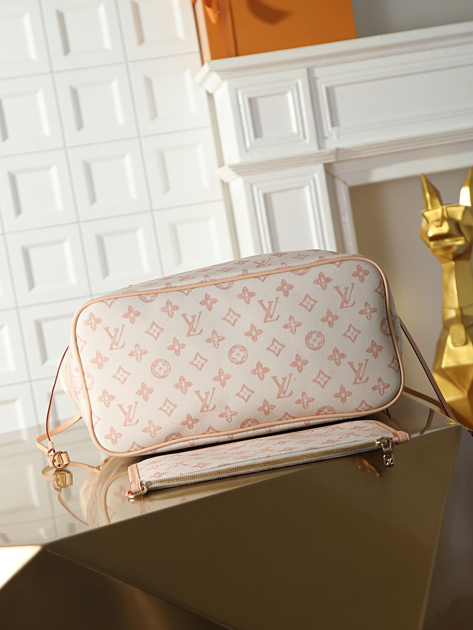 Louis Vuitton Neverfull MM Monogram Canvas Tote Bag - Image 6