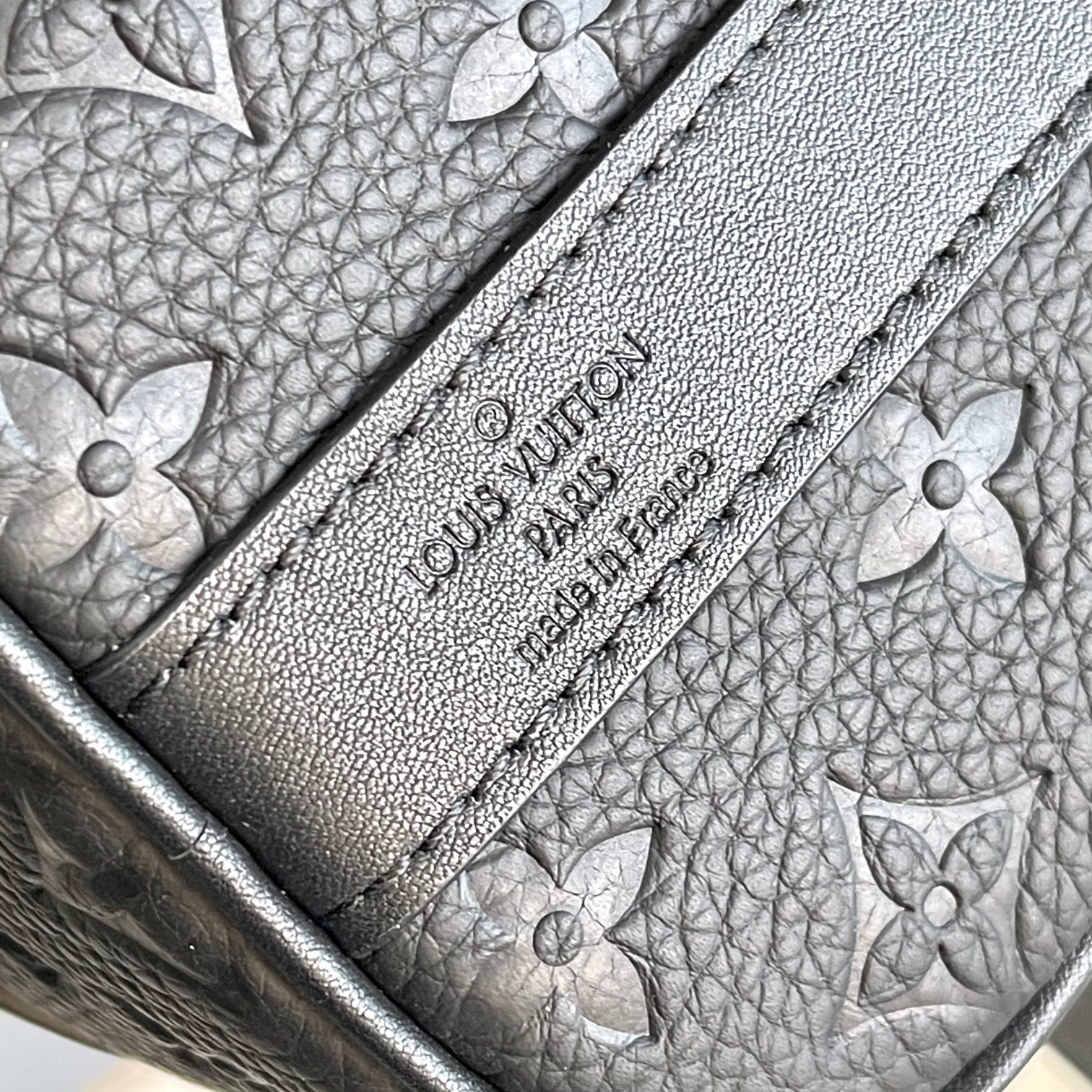 Louis Vuitton Aerogram Keepall XS Leather Bag - Image 6