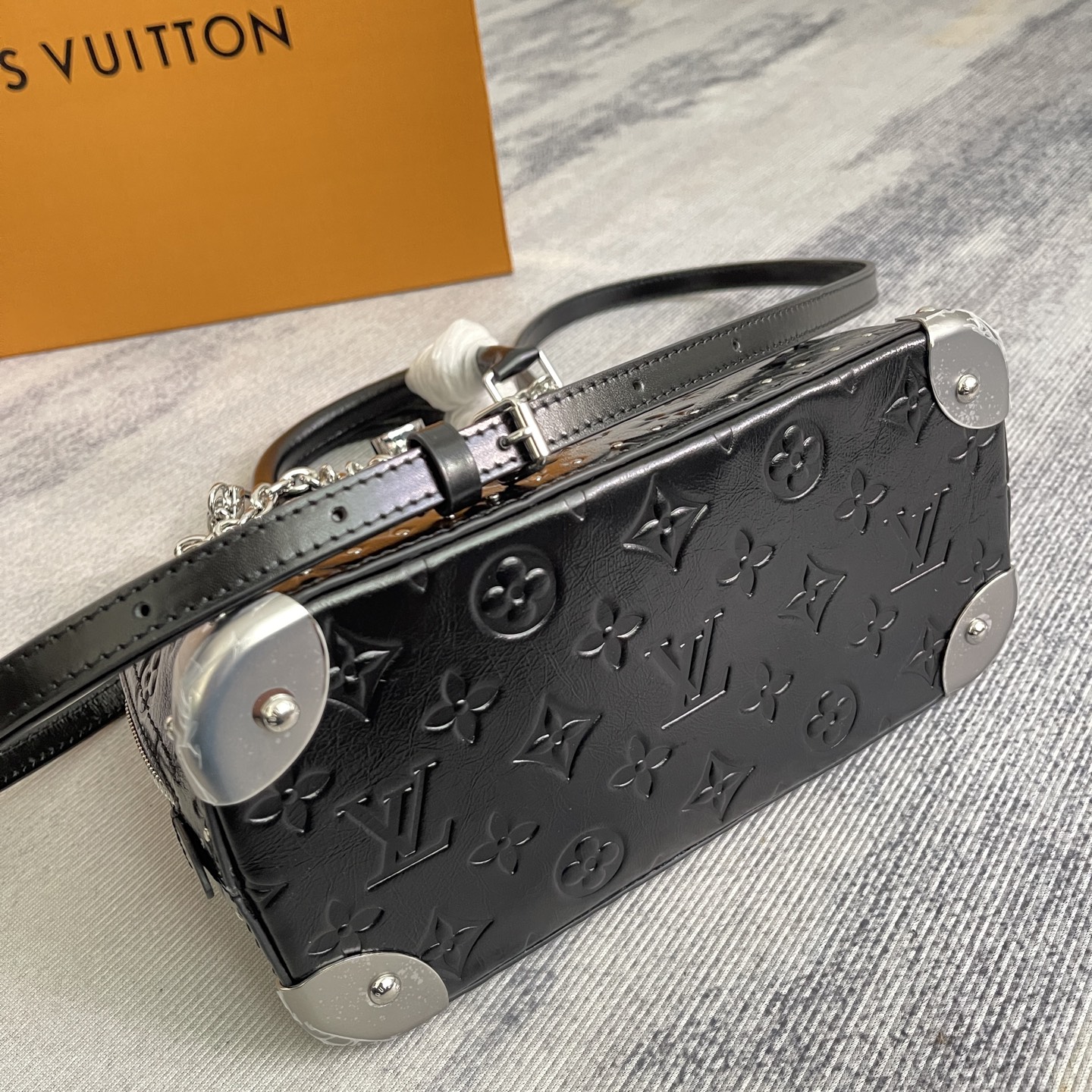 Louis Vuitton Alma BB Monogram Saga Handbag - Image 6