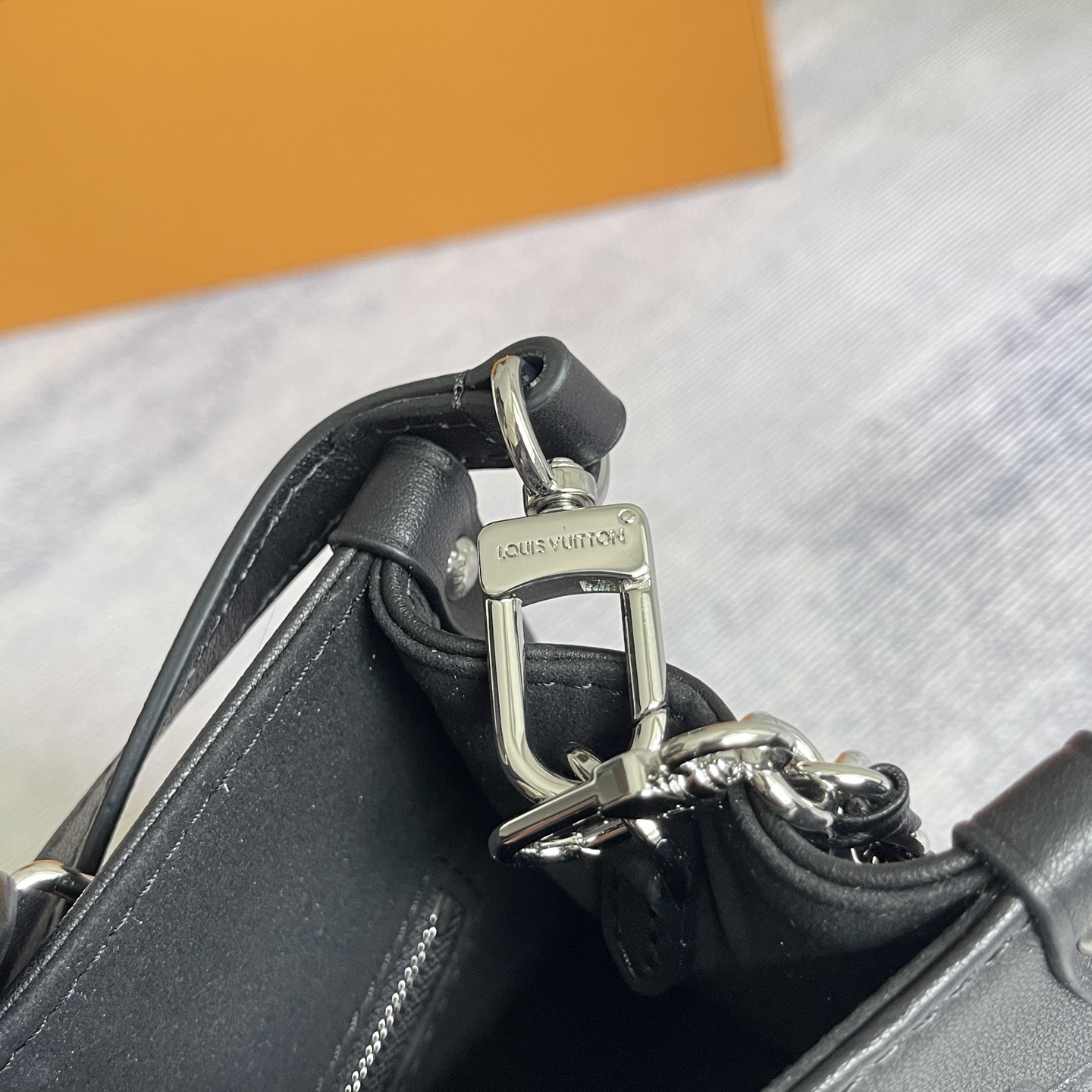 Louis Vuitton OnTheGo PM Monogram Bold Handbag M14576 - Image 6
