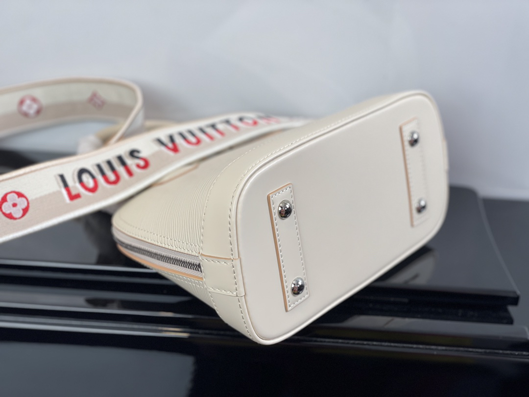 Louis Vuitton Alma BB Crossbody Bag in White Epi Leather - Image 6