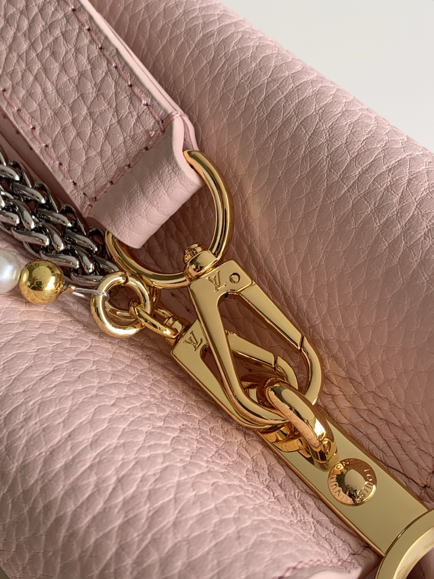 Louis Vuitton Capucines BB Handbag, Light Pink Pearl Double Chain - Image 6